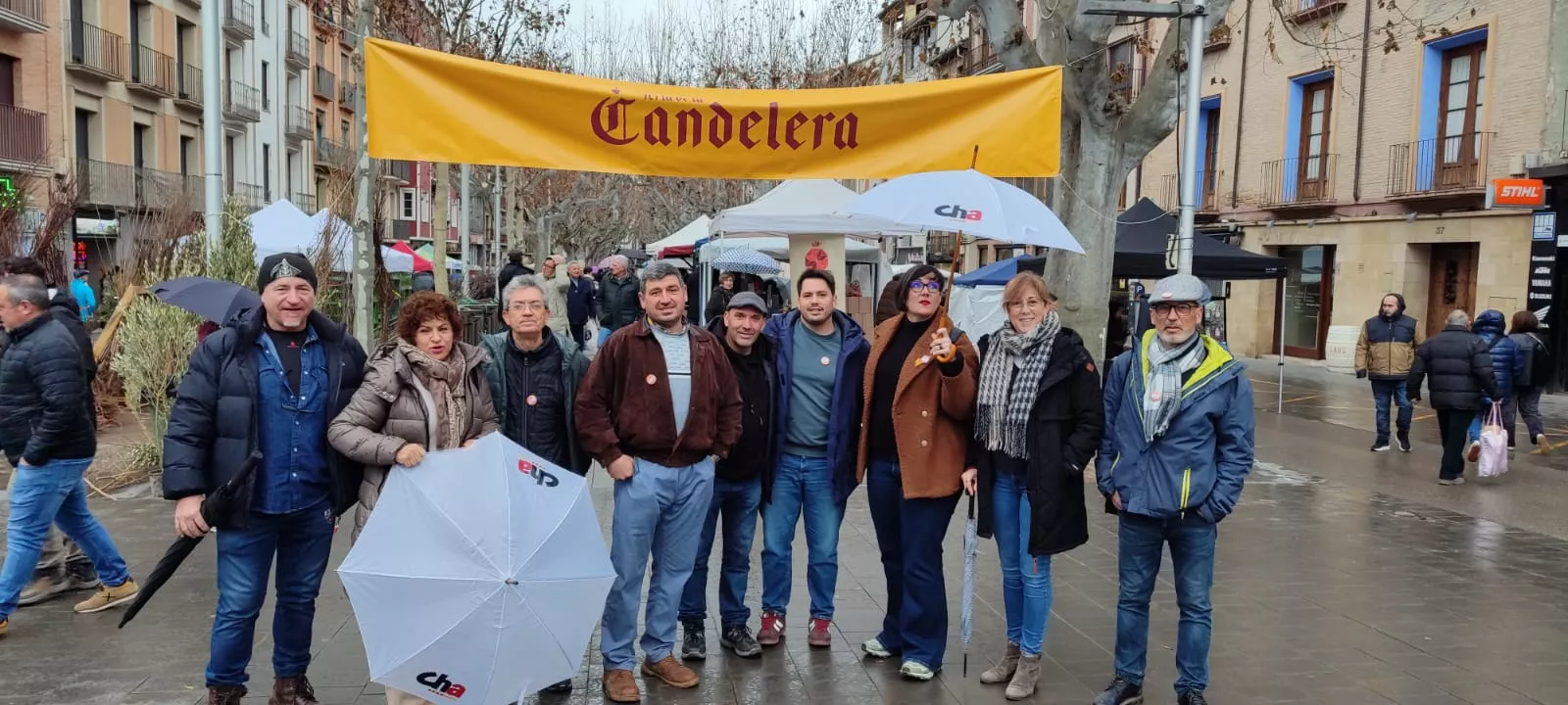 Verónica Villagrasa con otros miembros de CHA en la Candelera de Barbastro