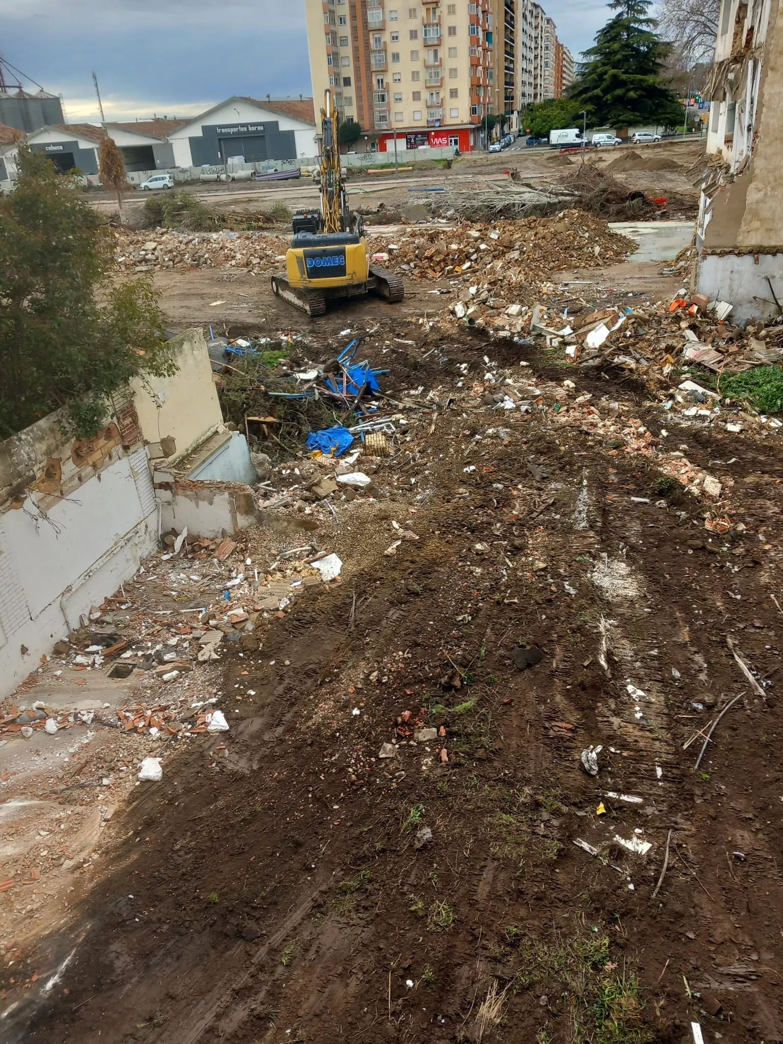 Polígono Harineras en la última demolición de los viejos edificios. Foto Manolo Chueca