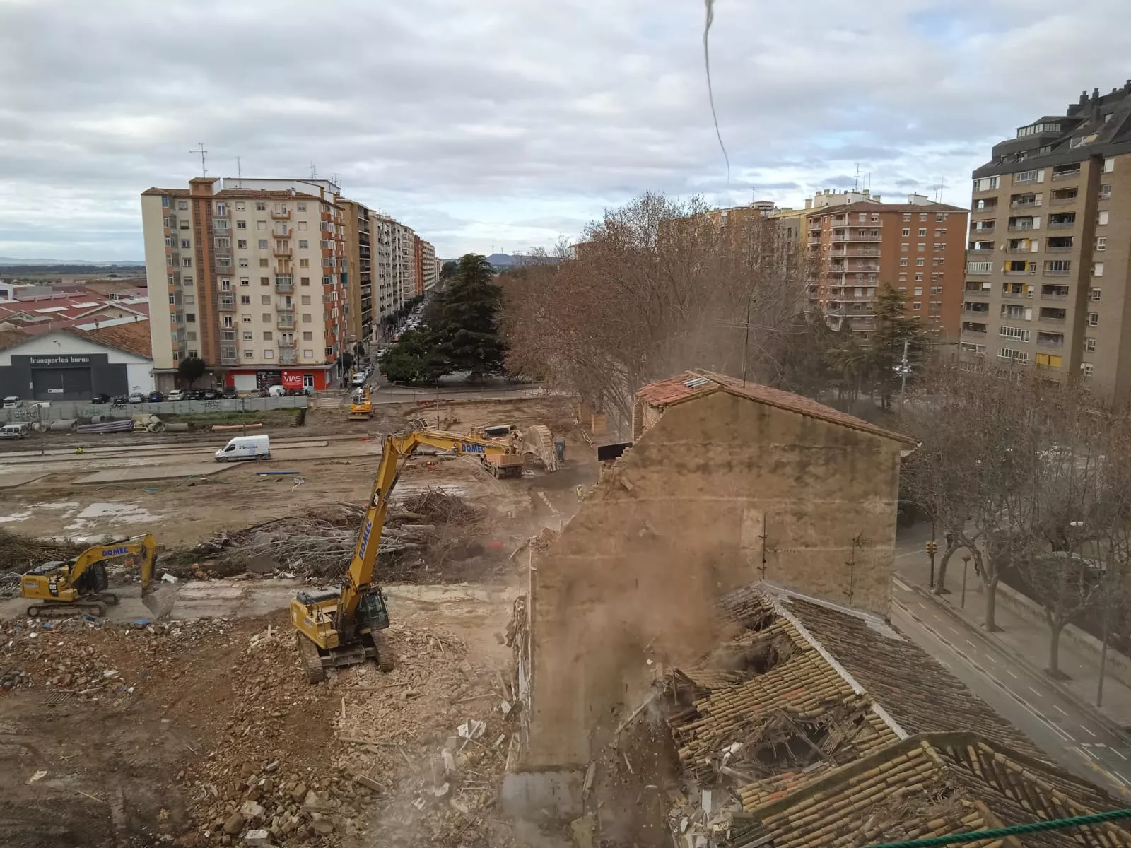 Polígono Harineras en la última demolición de los viejos edificios. Foto Teresa Sesé