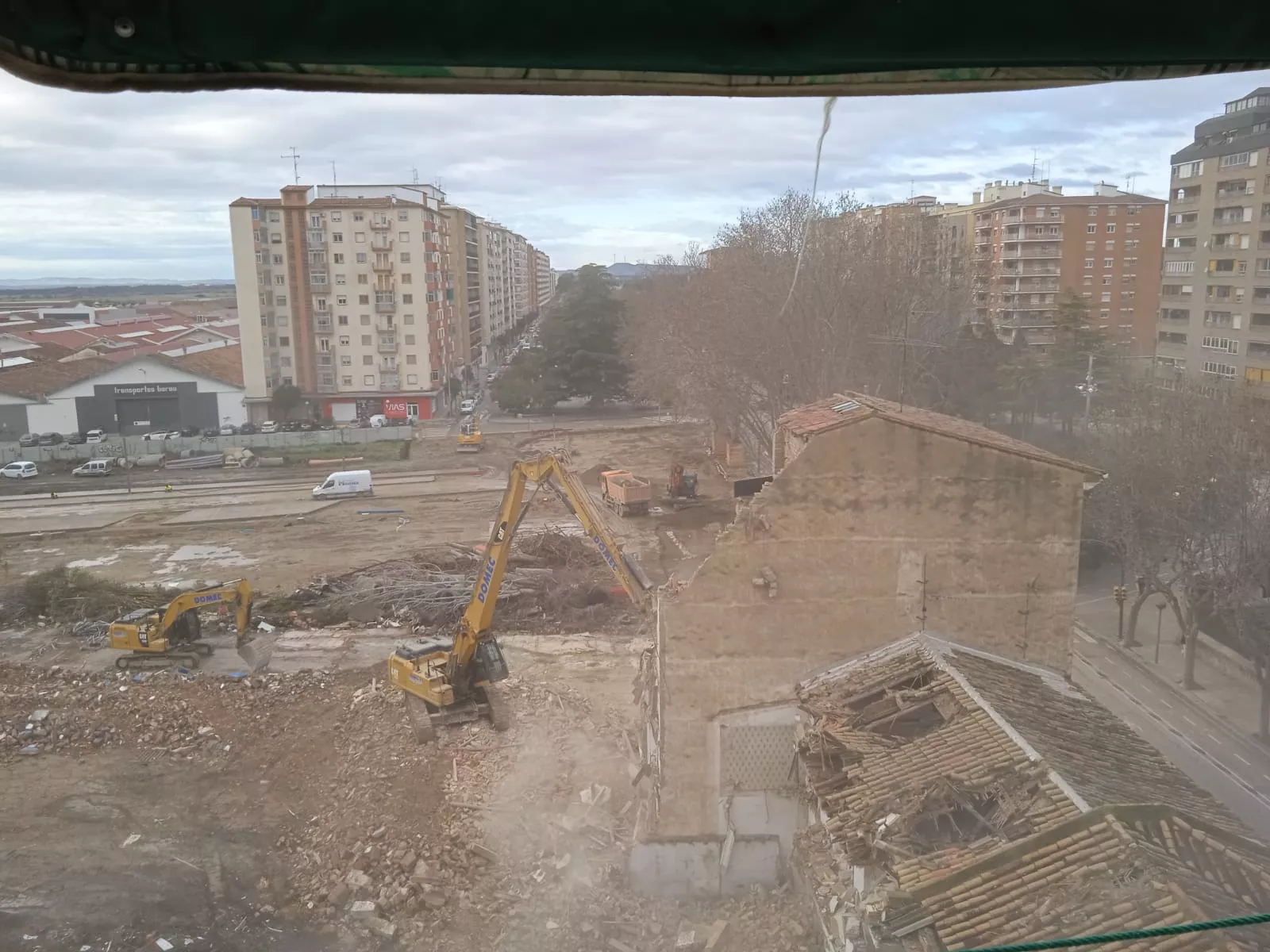 Polígono Harineras en la última demolición de los viejos edificios. Foto Teresa Sesé