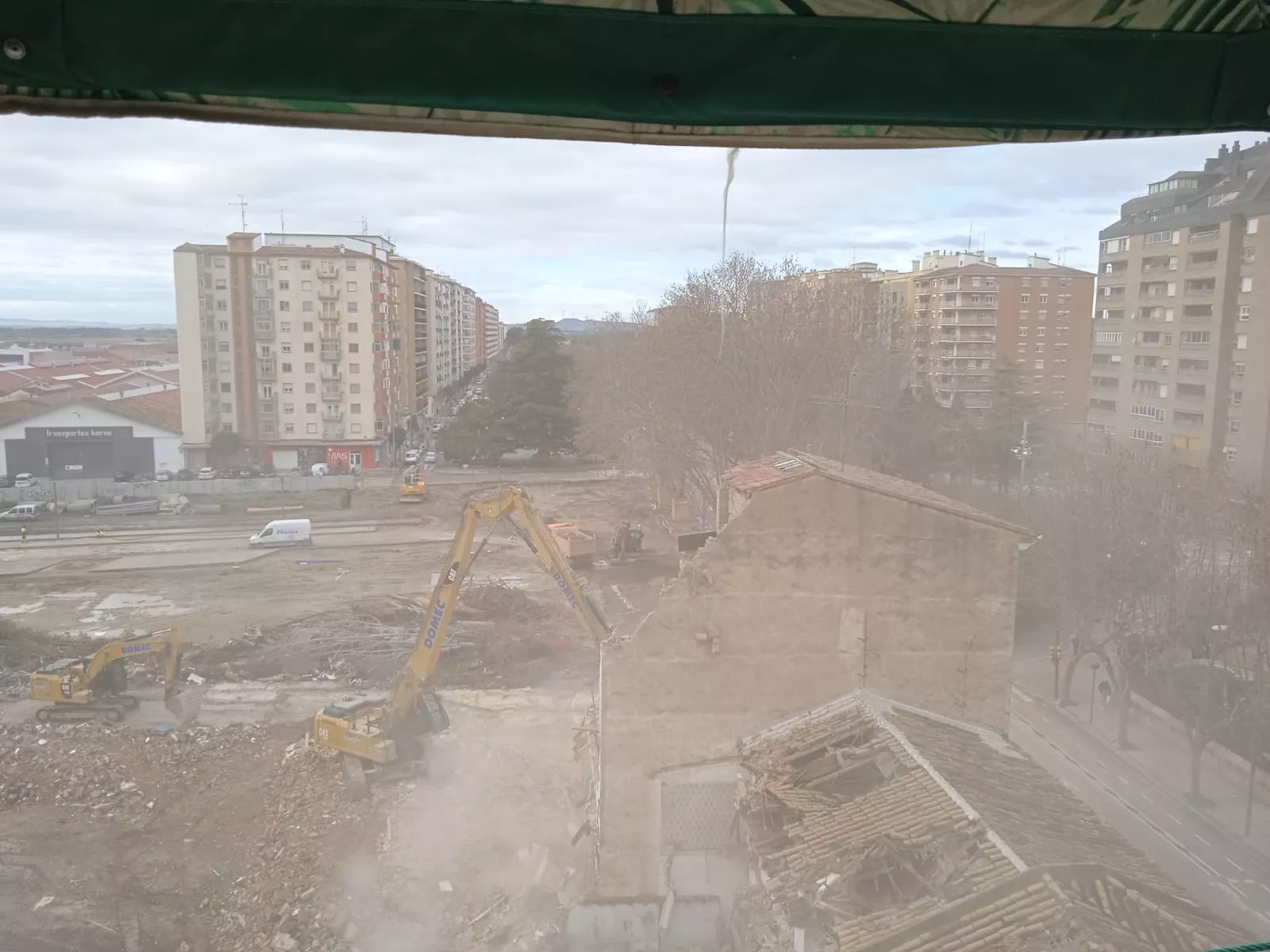 Polígono Harineras en la última demolición de los viejos edificios. Foto Teresa Sesé