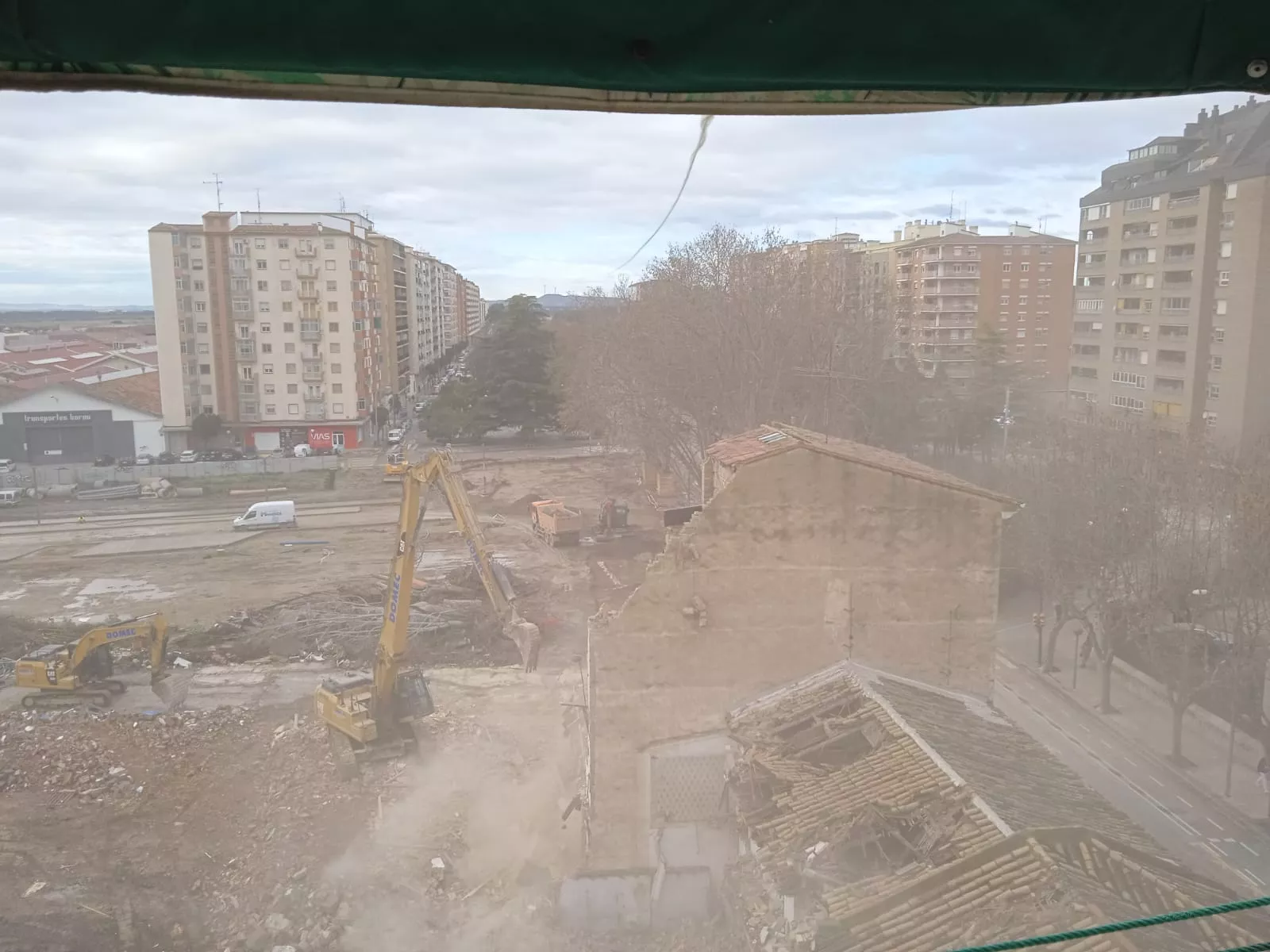 Polígono Harineras en la última demolición de los viejos edificios. Foto Teresa Sesé