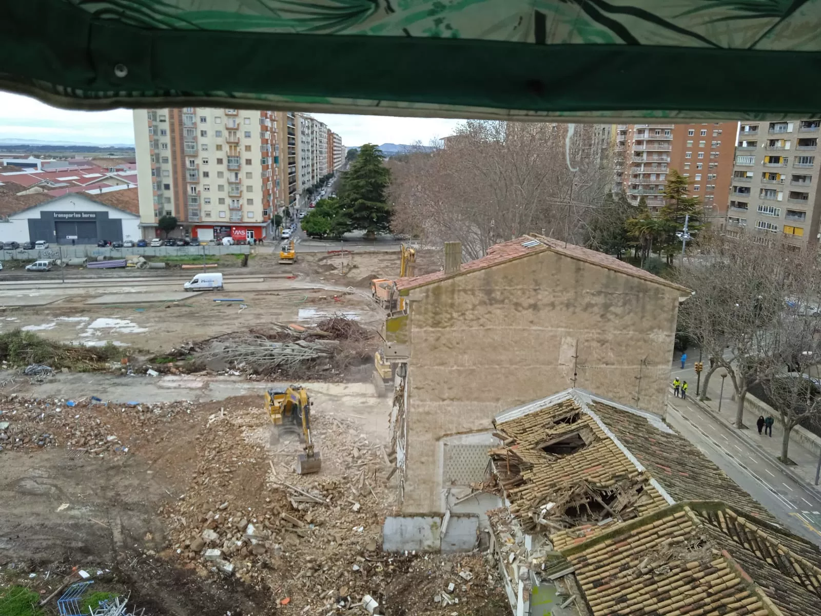 Polígono Harineras en la última demolición de los viejos edificios. Foto Teresa Sesé
