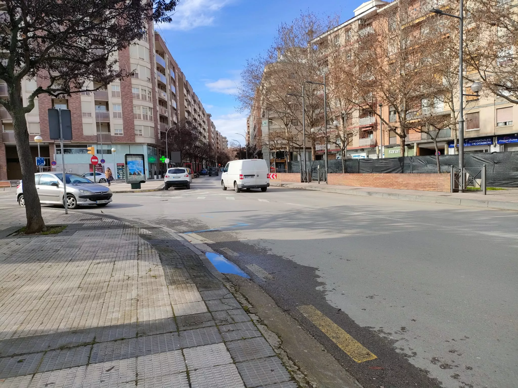 Ya se puede circular entre la plaza Santa Clara y la calle Cabestany. Foto Miguel Liesa