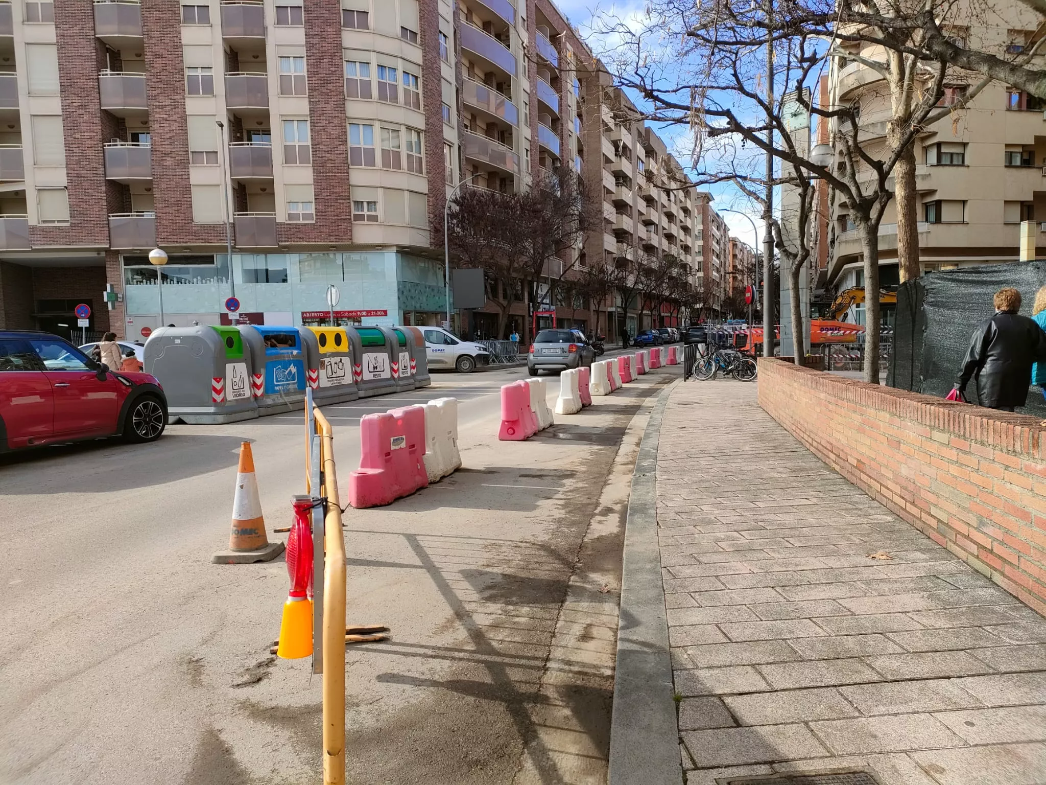 Ya se puede circular entre la plaza Santa Clara y la calle Cabestany. Foto Miguel Liesa