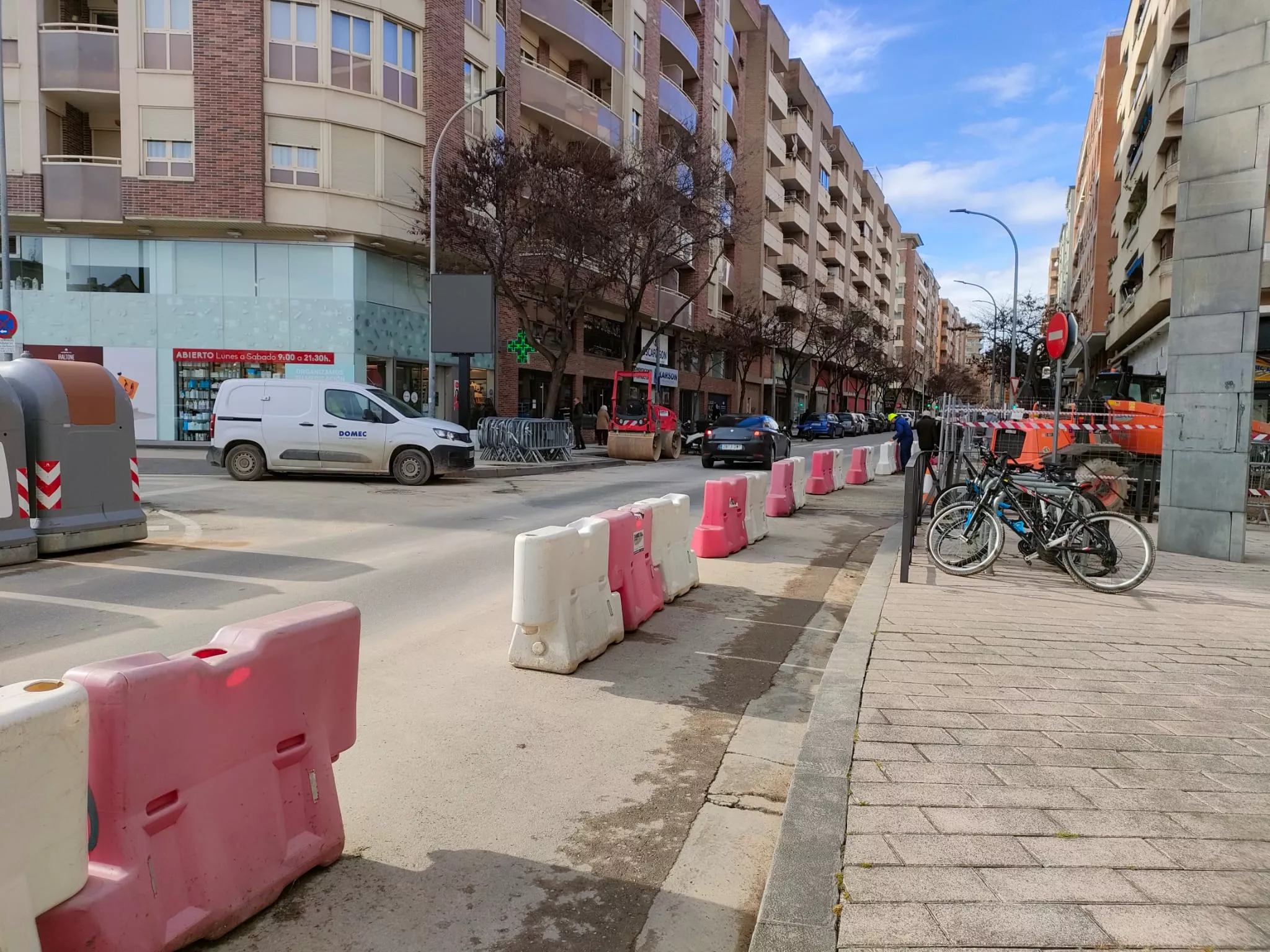 Ya se puede circular entre la plaza Santa Clara y la calle Cabestany. Foto Miguel Liesa