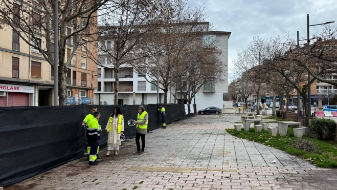 La alcaldesa, Lorena Orduna, recorrió este lunes la plaza Santa Clara. Foto Miguel Liesa La alcaldesa, Lorena Orduna, recorrió este lunes la plaza Santa Clara. Foto Miguel Liesa