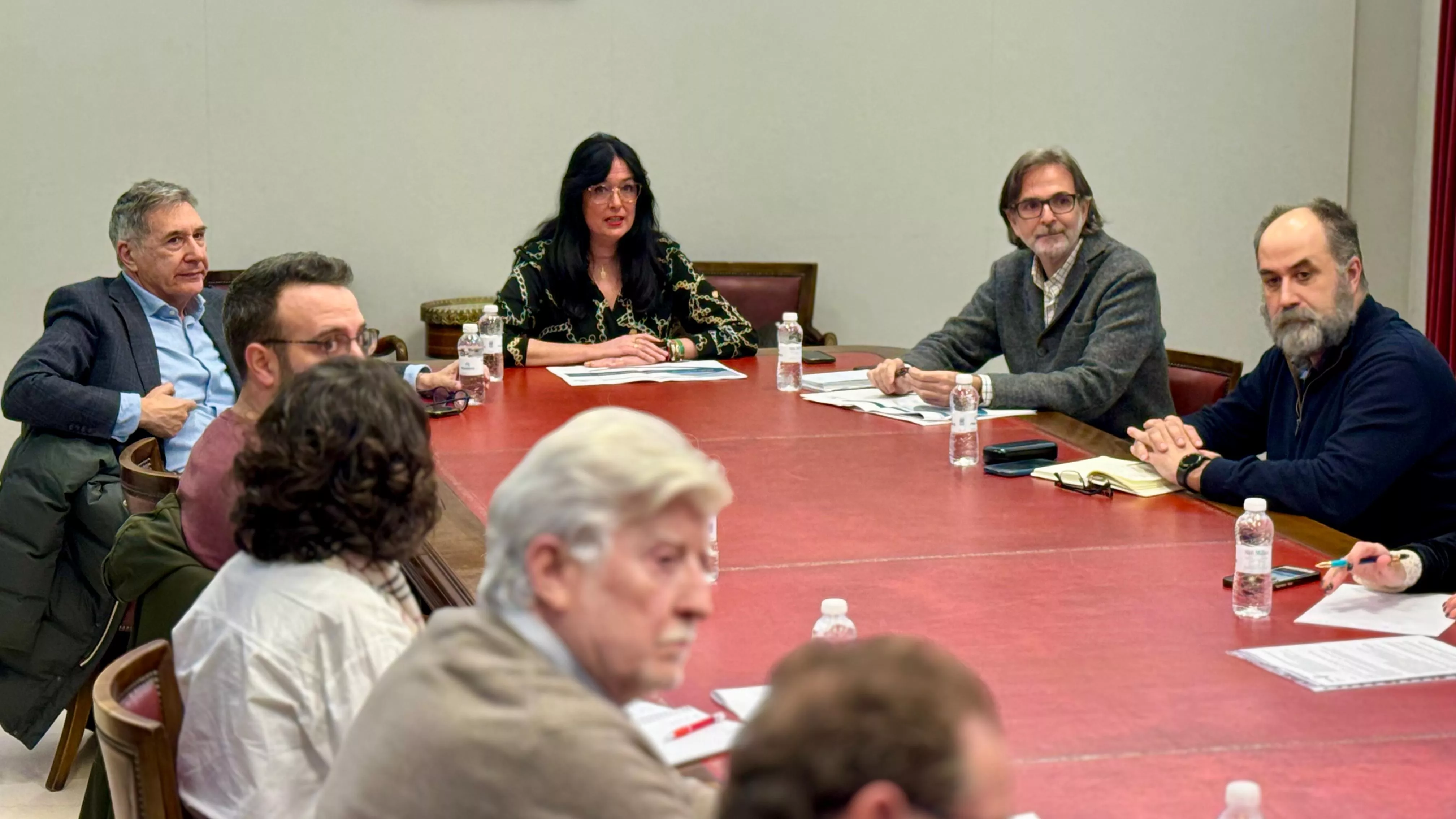 La alcaldesa Orduna con miembros de distintas organizaciones de la sociedad civil