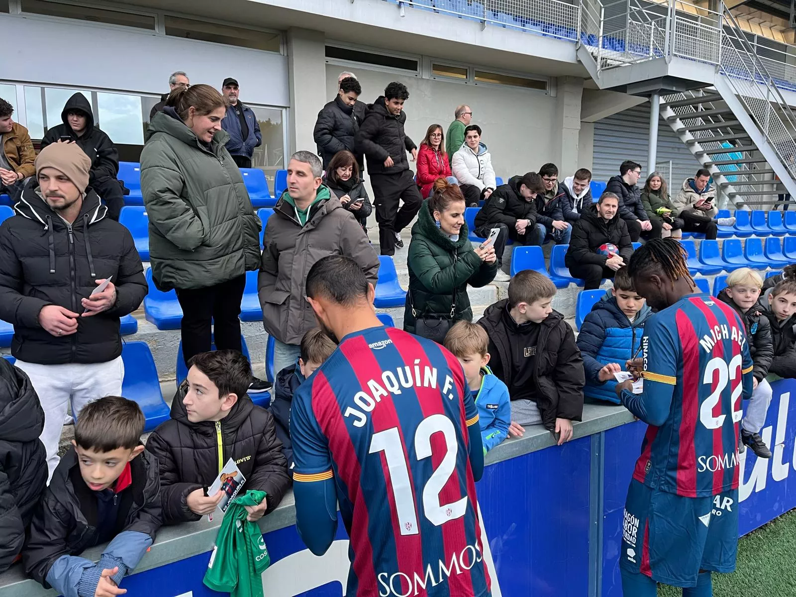 Presentación de los nuevos fichajes del Huesca en El Alcoraz. Foto: Adri Mora