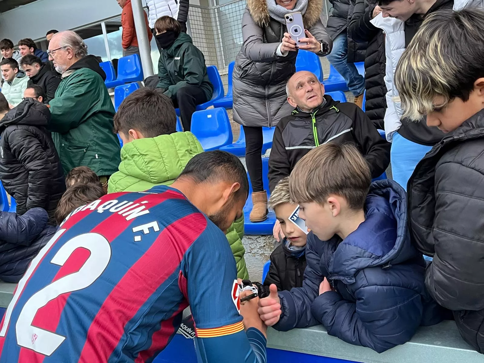 Presentación de los nuevos fichajes del Huesca en El Alcoraz. Foto: Adri Mora