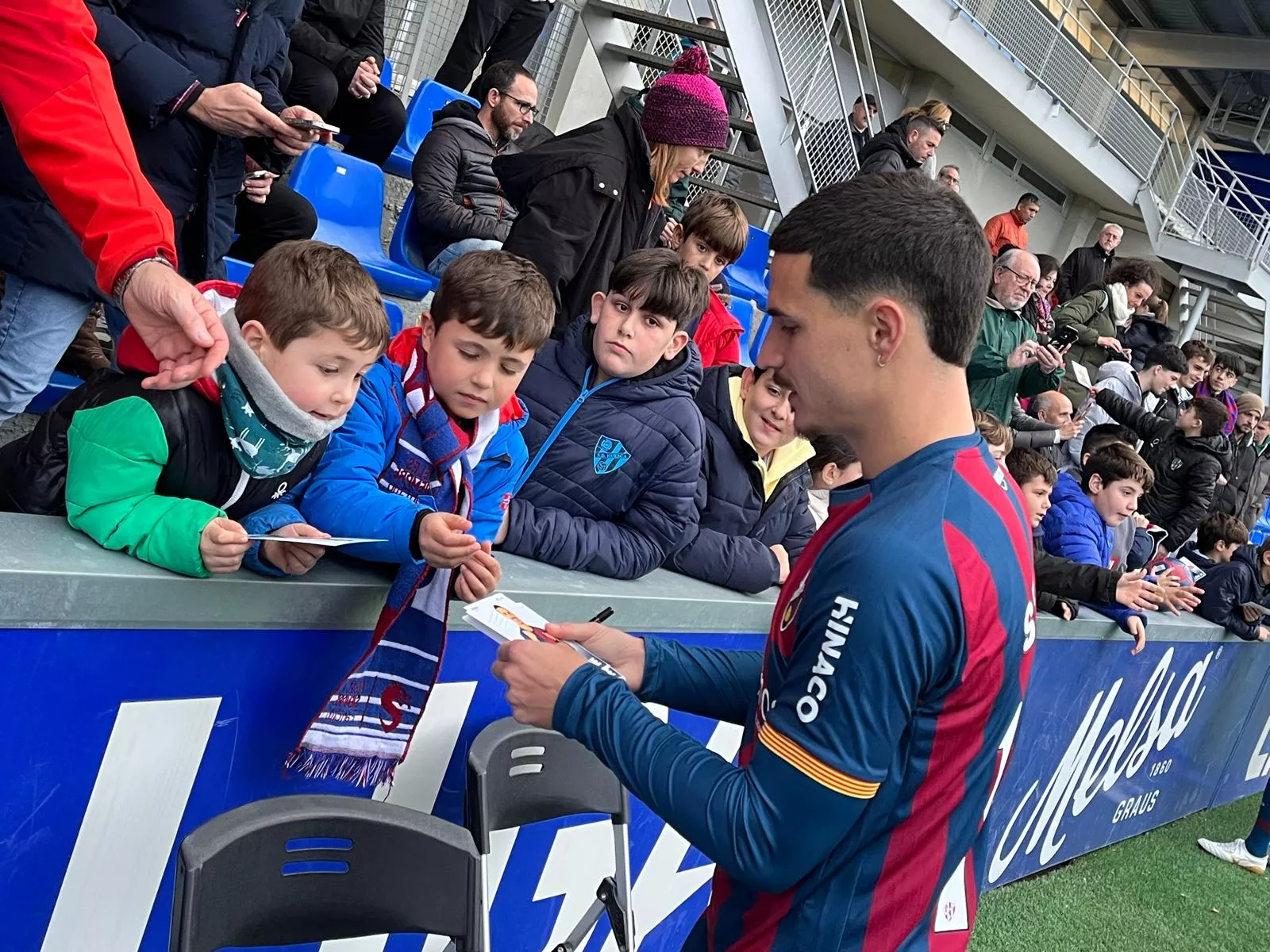 Presentación de los nuevos fichajes del Huesca en El Alcoraz. Foto: Adri Mora