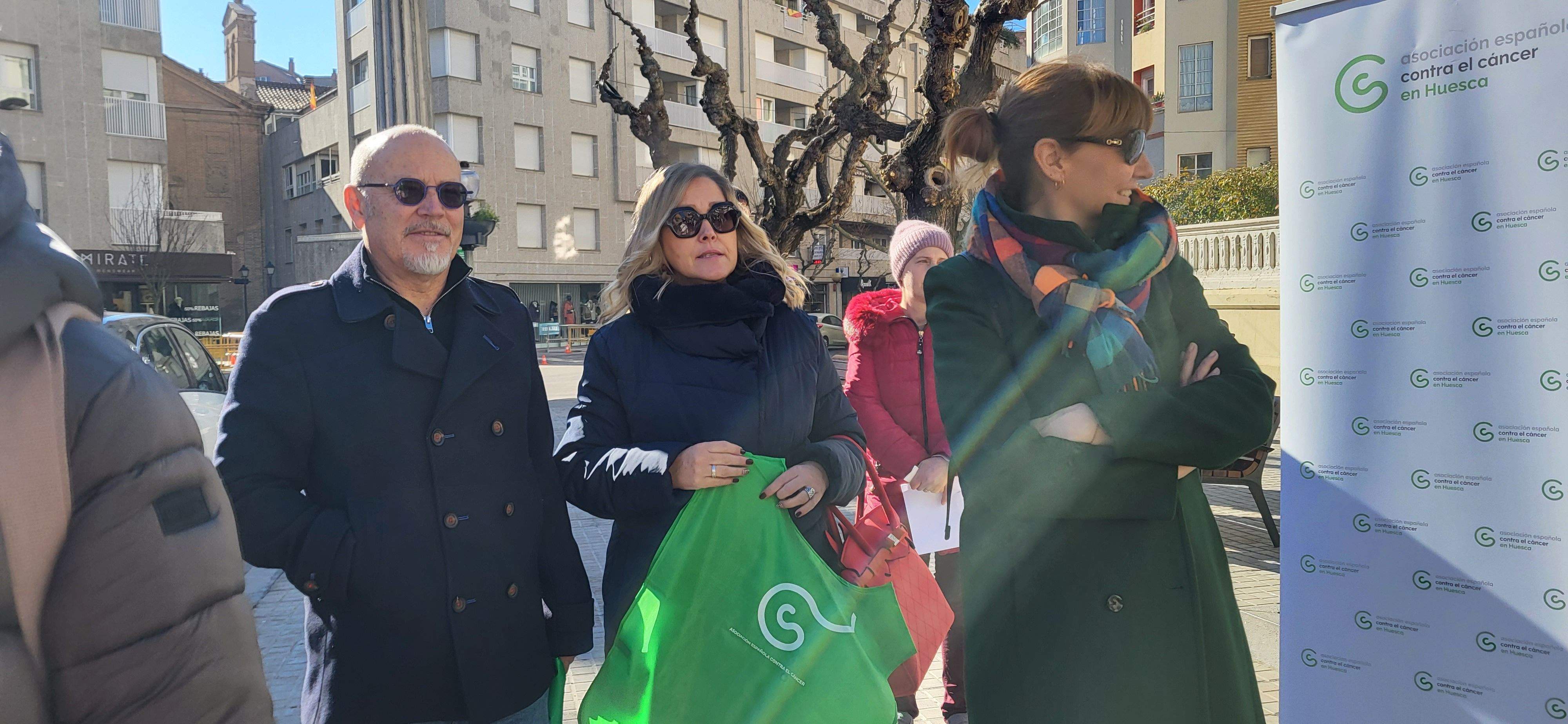 Imágenes de la celebración en Huesca del Día Mundial Contra el Cáncer. Foto Myriam Martínez