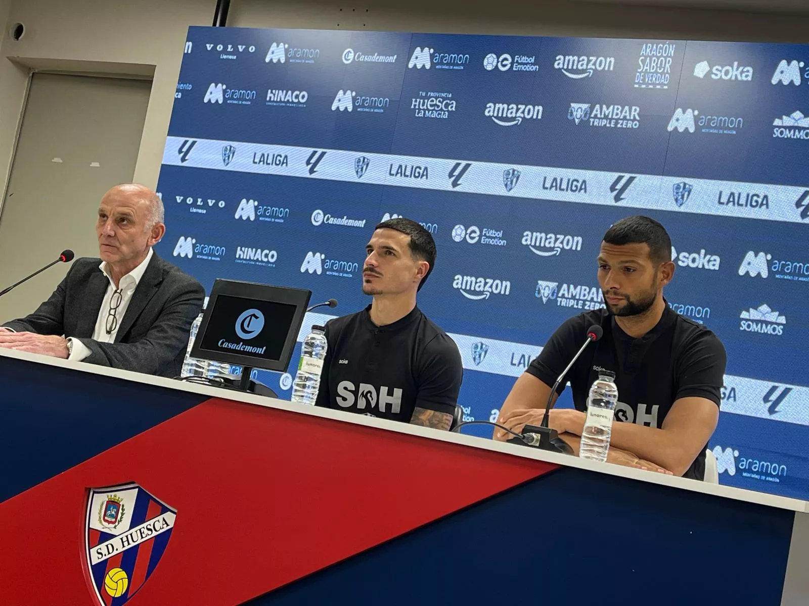 Presentación de los nuevos fichajes del Huesca en El Alcoraz. Foto: Adri Mora