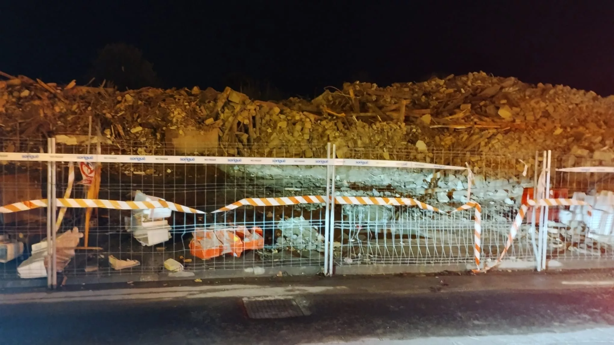 Zona donde se ha producido el escape de gas, que ha sido acordonada. 