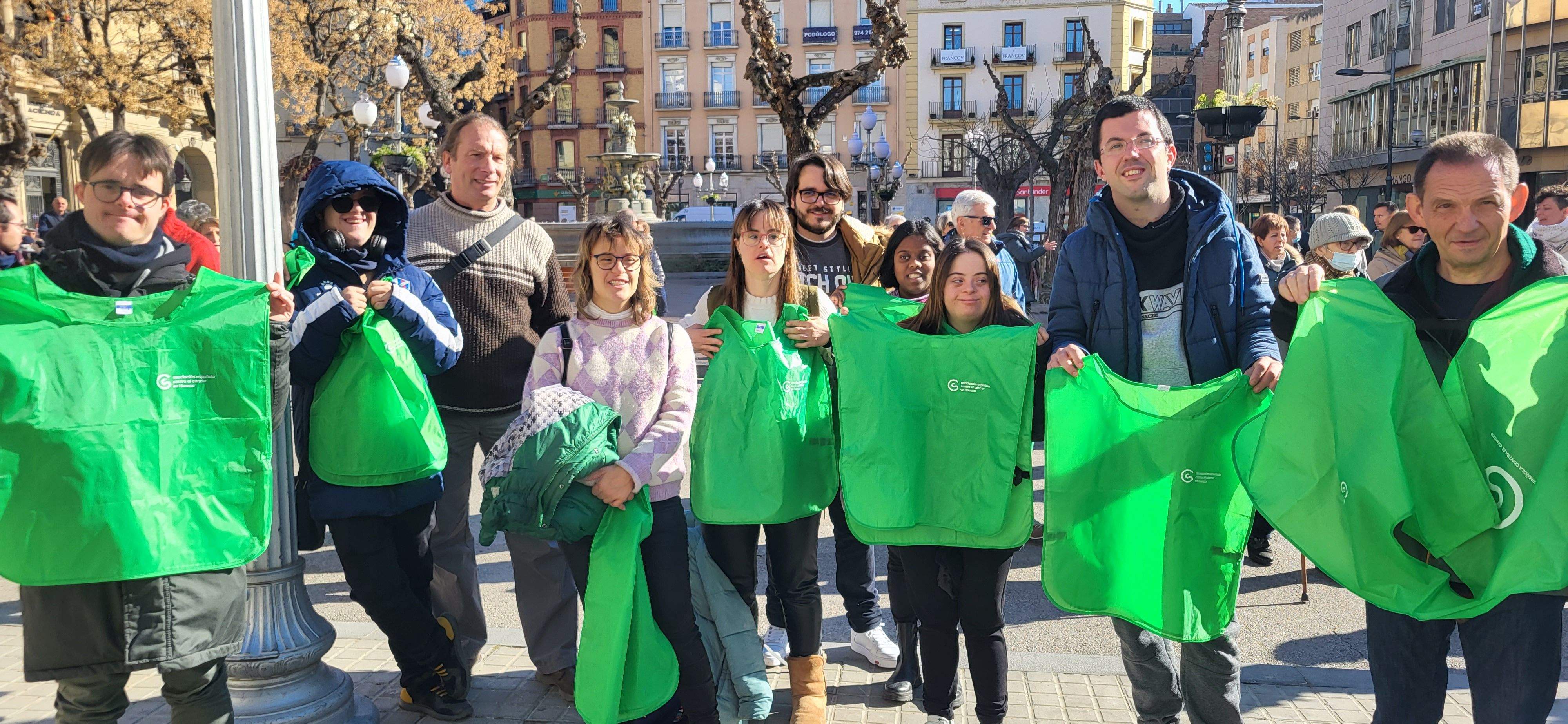 Imágenes de la celebración en Huesca del Día Mundial Contra el Cáncer. Foto Myriam Martínez