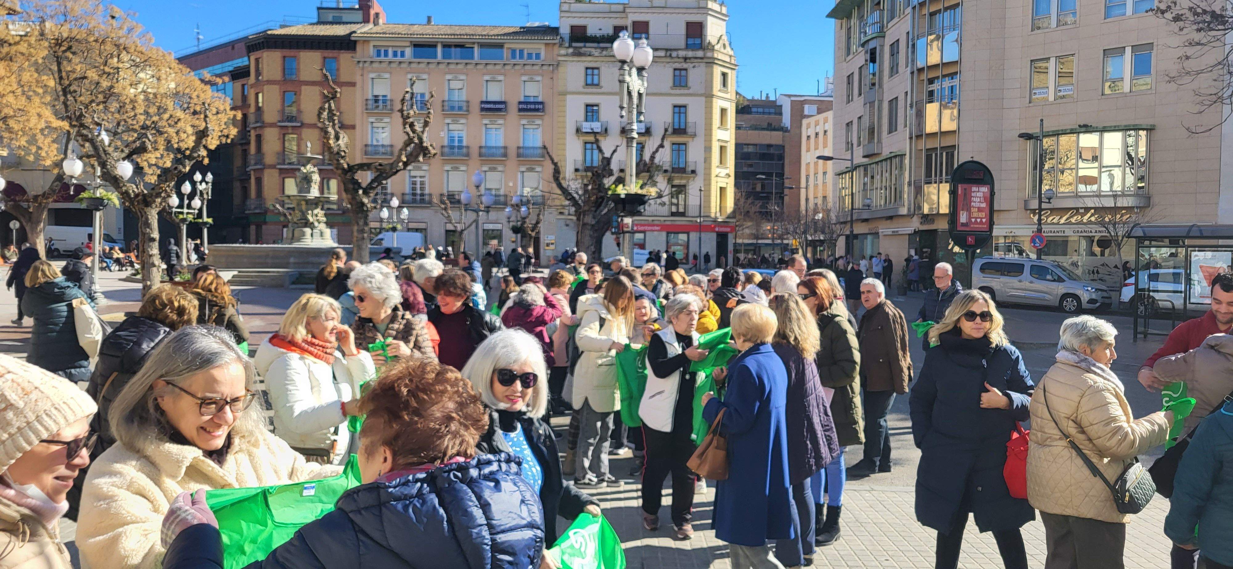 Imágenes de la celebración en Huesca del Día Mundial Contra el Cáncer. Foto Myriam Martínez