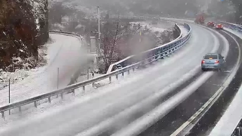 Nevada que afecta a la A-23 en Arguis.