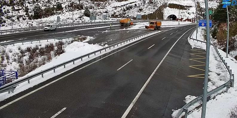 Mejora la situación de las carreteras del norte de Huesca pero continúa la previsión de nieve.