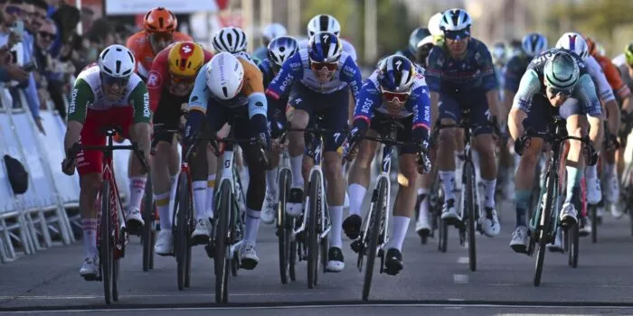 Momento de la llegada en la primera etapa de la Volta a la Comunidad Valenciana.