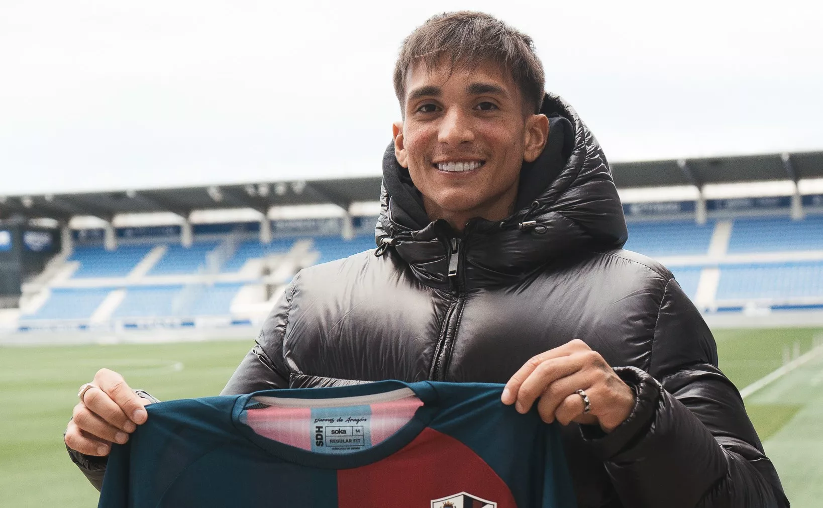 Ignacio Laquintana, nuevo jugador del Huesca, en El Alcoraz. Jon Pérez Bolo y su ejército, al completo. Foto: SD Huesca
