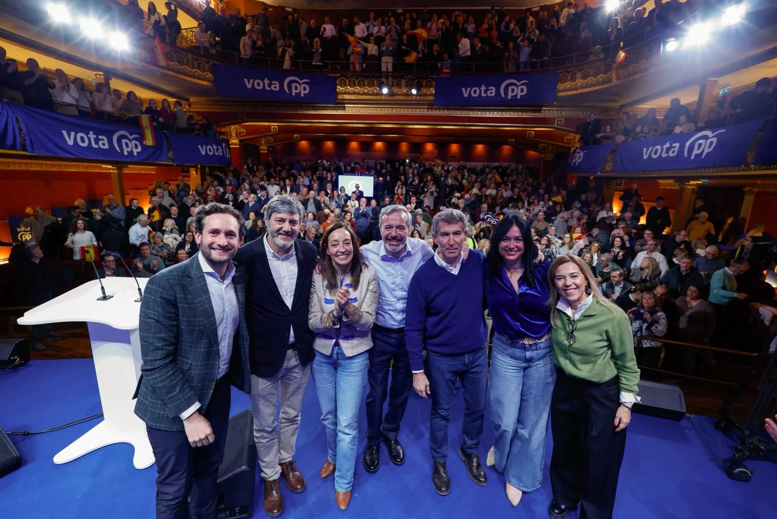 Mitin de Alberto Núñez Feijóo en el Teatro Olimpia de Huesca. Foto María José Sampietro