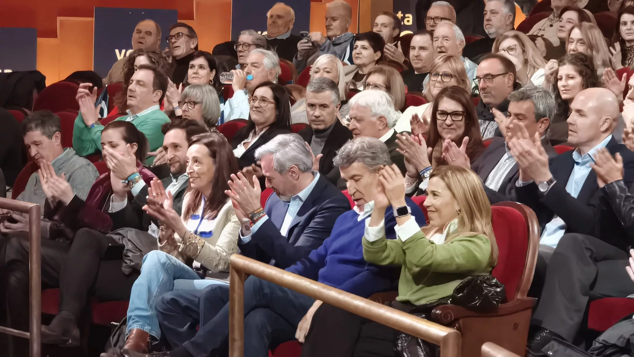 Mitin de Alberto Núñez Feijóo en el Teatro Olimpia de Huesca. Foto María José Sampietro