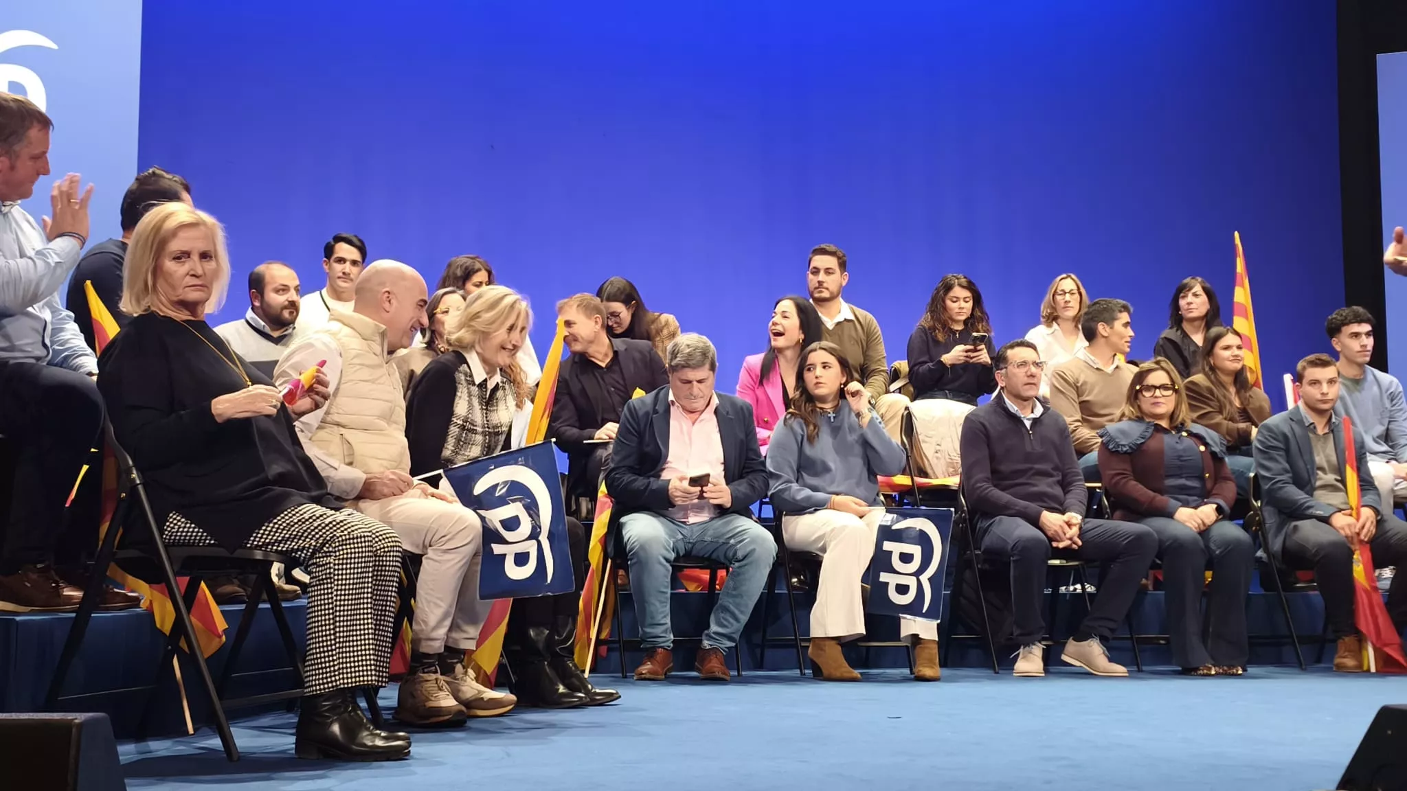 Mitin de Alberto Núñez Feijóo en el Teatro Olimpia de Huesca. Foto María José Sampietro