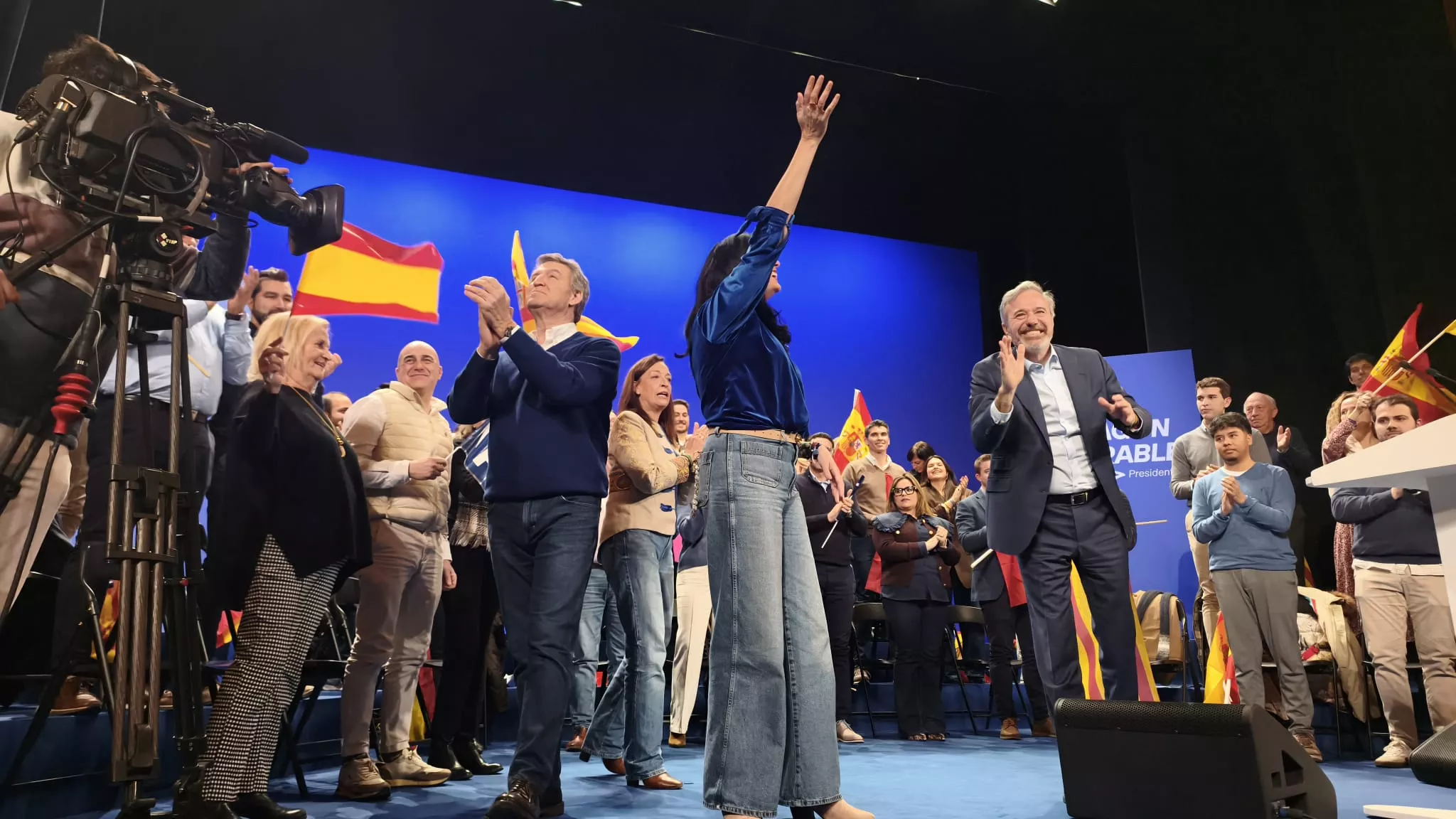 Mitin de Alberto Núñez Feijóo en el Teatro Olimpia de Huesca. Foto María José Sampietro