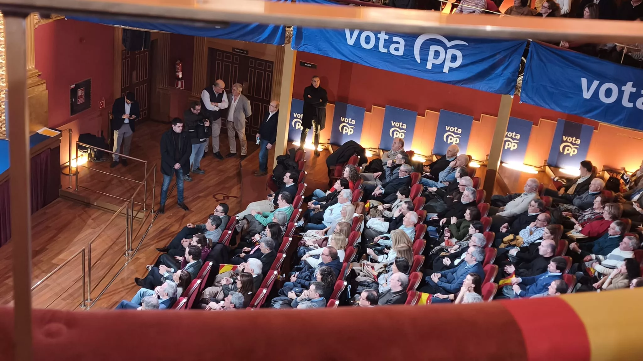 Mitin de Alberto Núñez Feijóo en el Teatro Olimpia de Huesca. Foto María José Sampietro