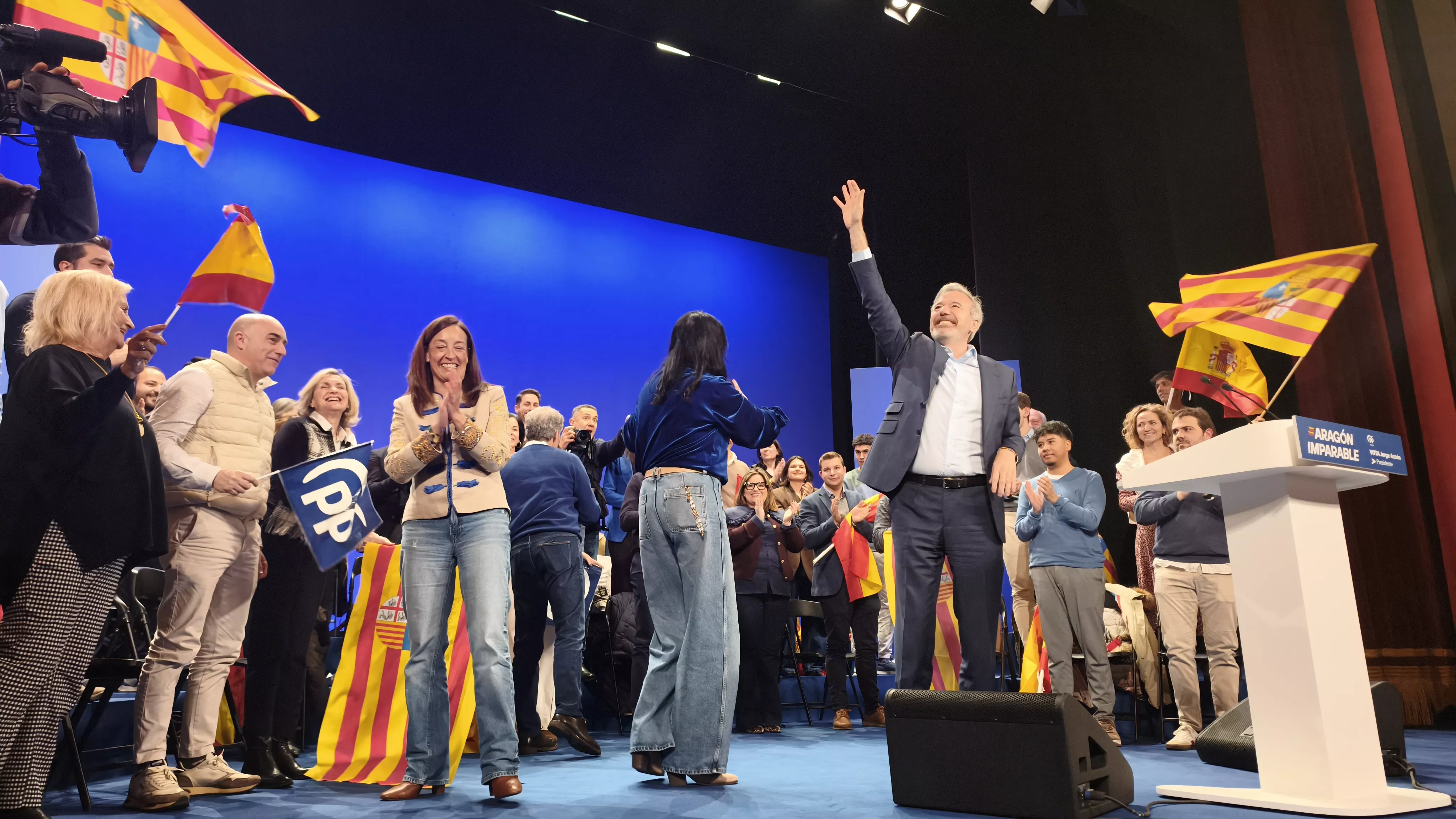 Mitin de Alberto Núñez Feijóo en el Teatro Olimpia de Huesca. Foto María José Sampietro