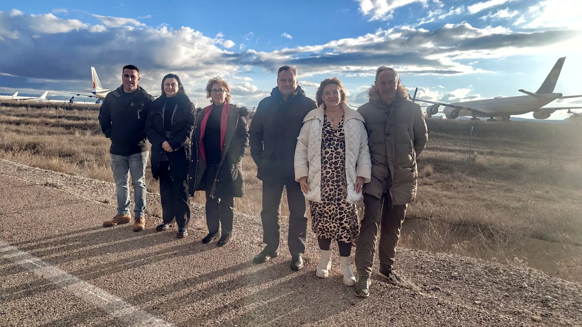 María Ángeles Roca y otros miembros del PAR han visitado el aeropuerto Huesca-Pirineos.