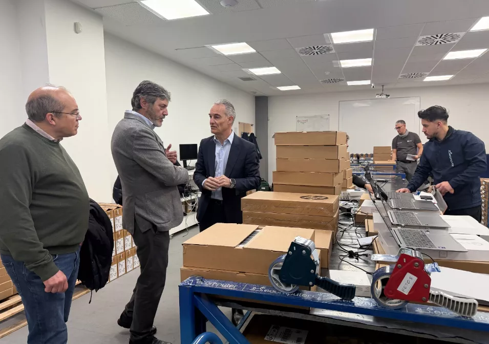 Gerardo Oliván ha visitado varias empresas en Walqa.