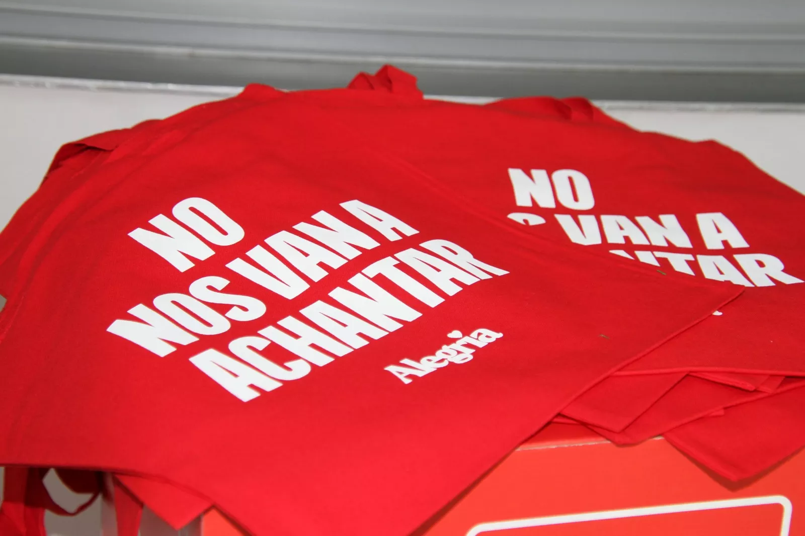 Camisetas de campaña del PSOE. Foto Carlos Neofato