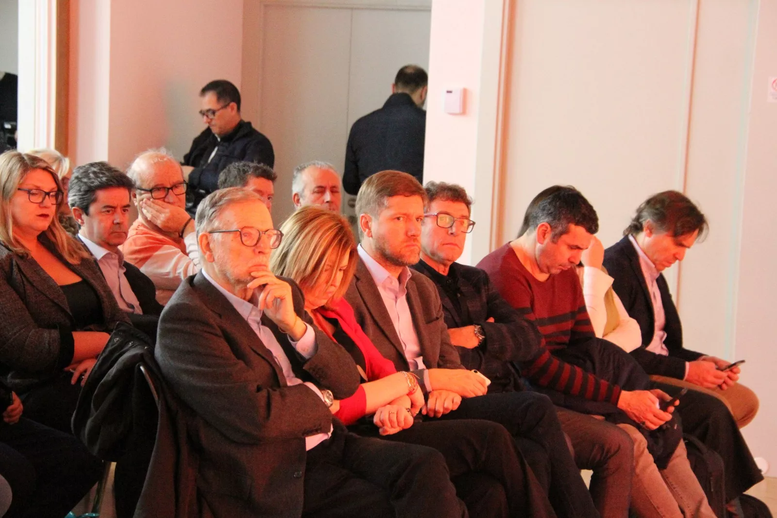 Asistentes al Diálogo entre Carlos Cuerpo y Fernando Sabés. Foto Carlos Neofato