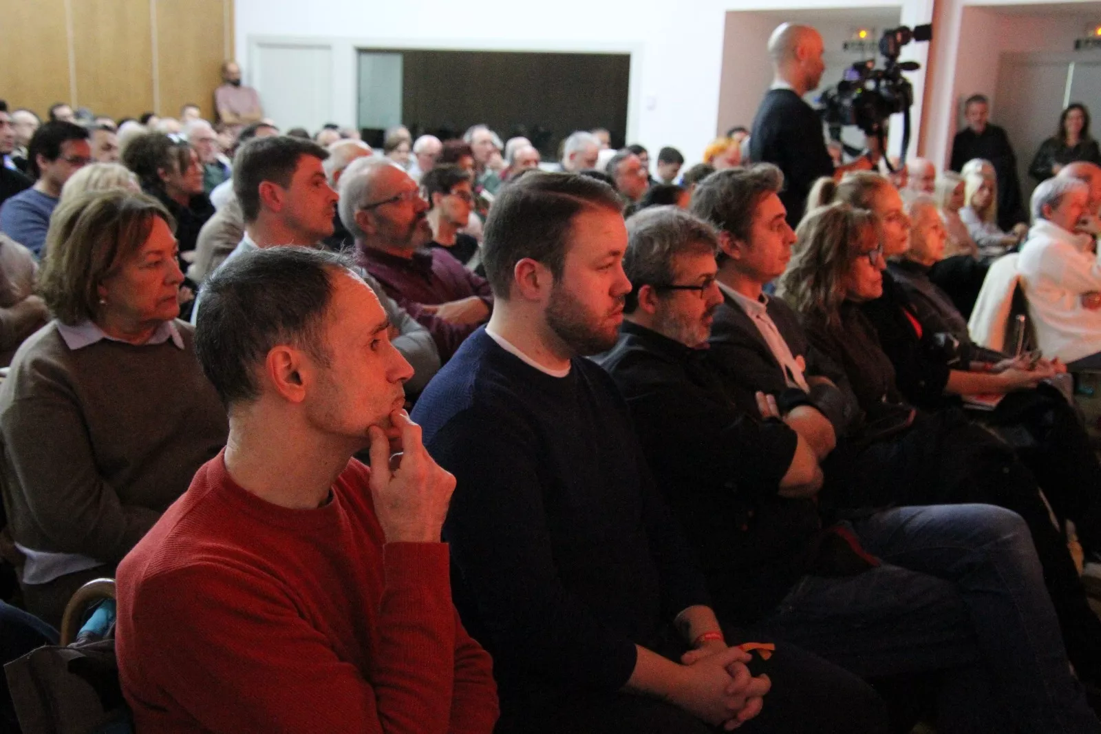 Asistentes al Diálogo entre Carlos Cuerpo y Fernando Sabés. Foto Carlos Neofato