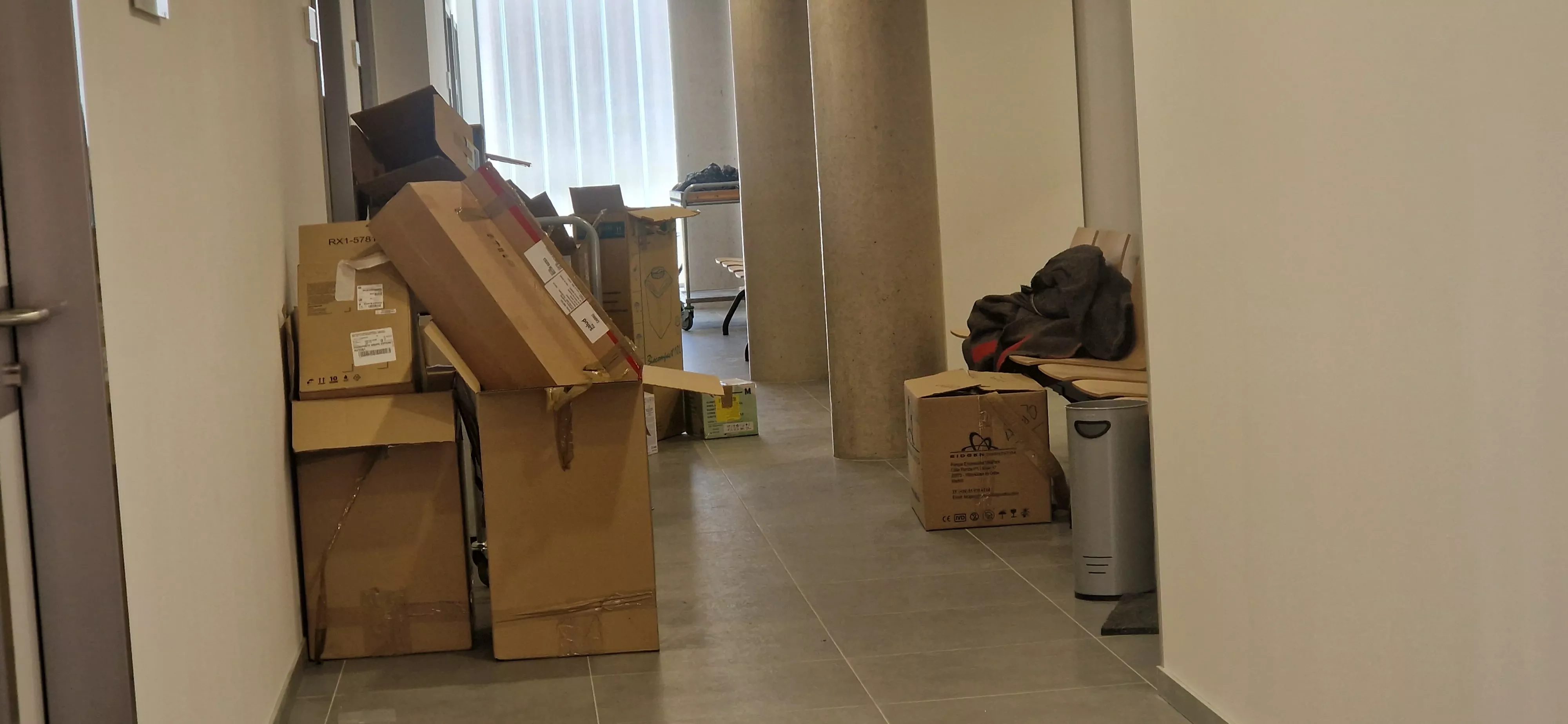 Traslado de enseres del viejo al nuevo centro de salud del Perpetuo Socorro. Foto Myriam Martínez