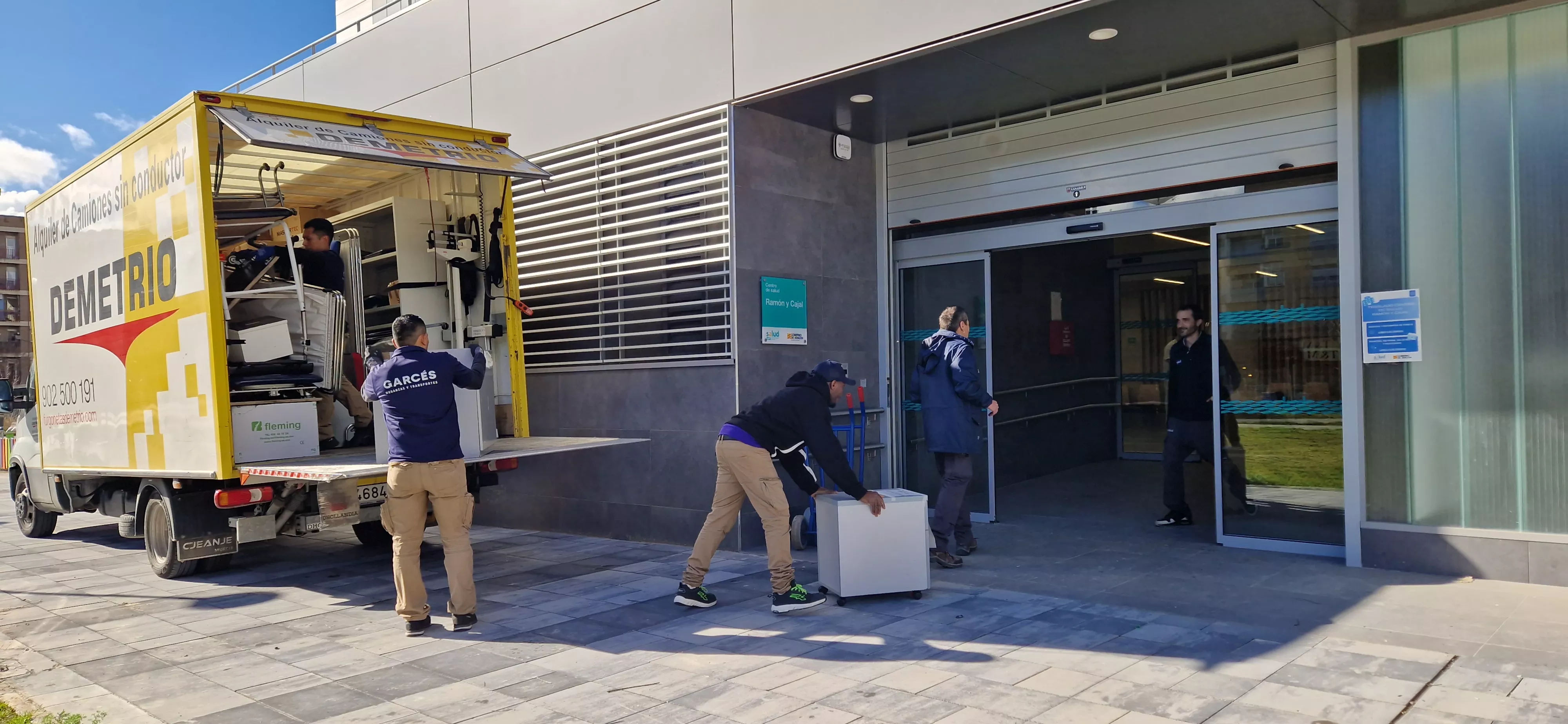Traslado de enseres del viejo al nuevo centro de salud del Perpetuo Socorro. Foto Myriam Martínez