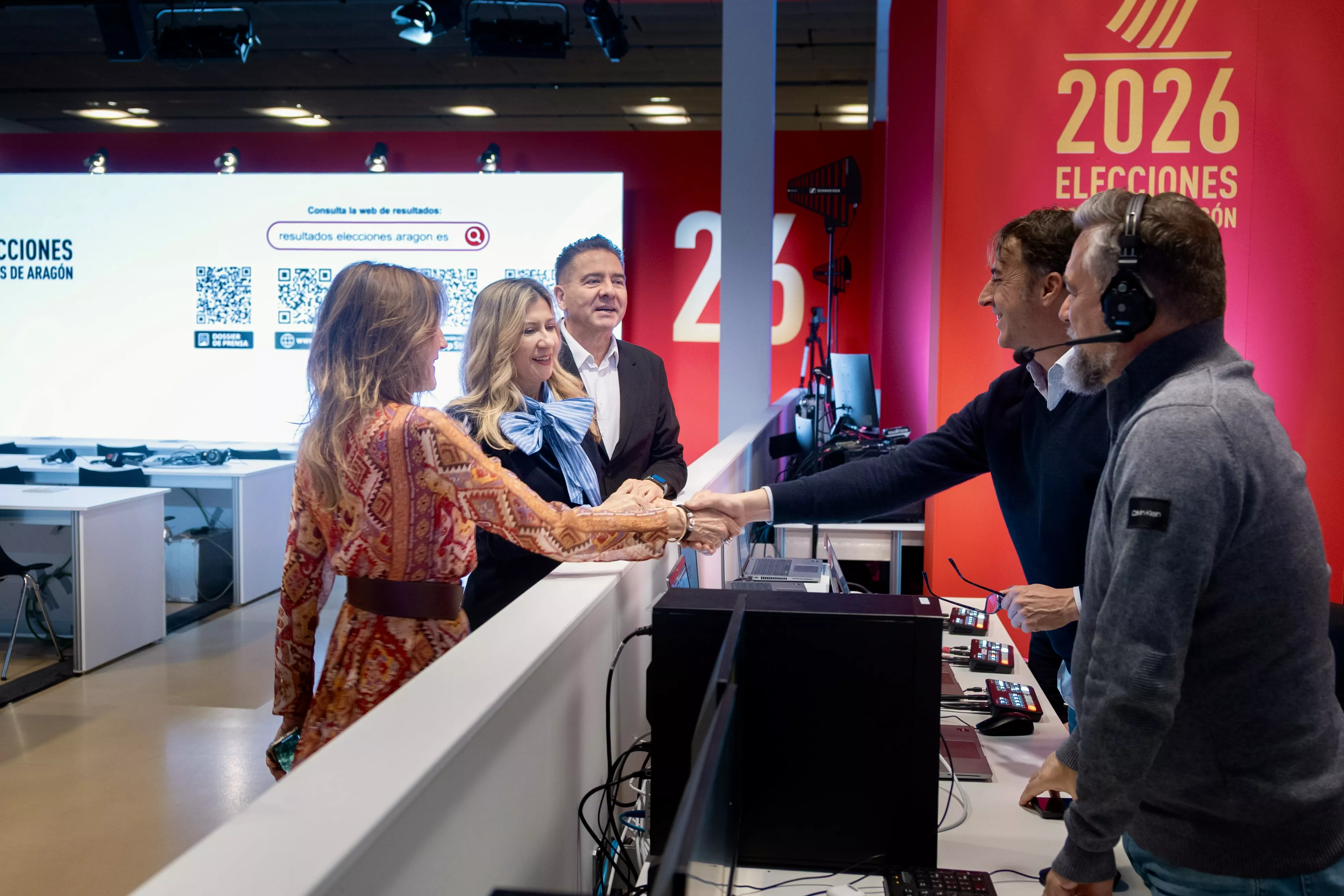 Mar Vaquero ha visitado el Palacio de Congresos de Zaragoza, sede central del operativo electoral.