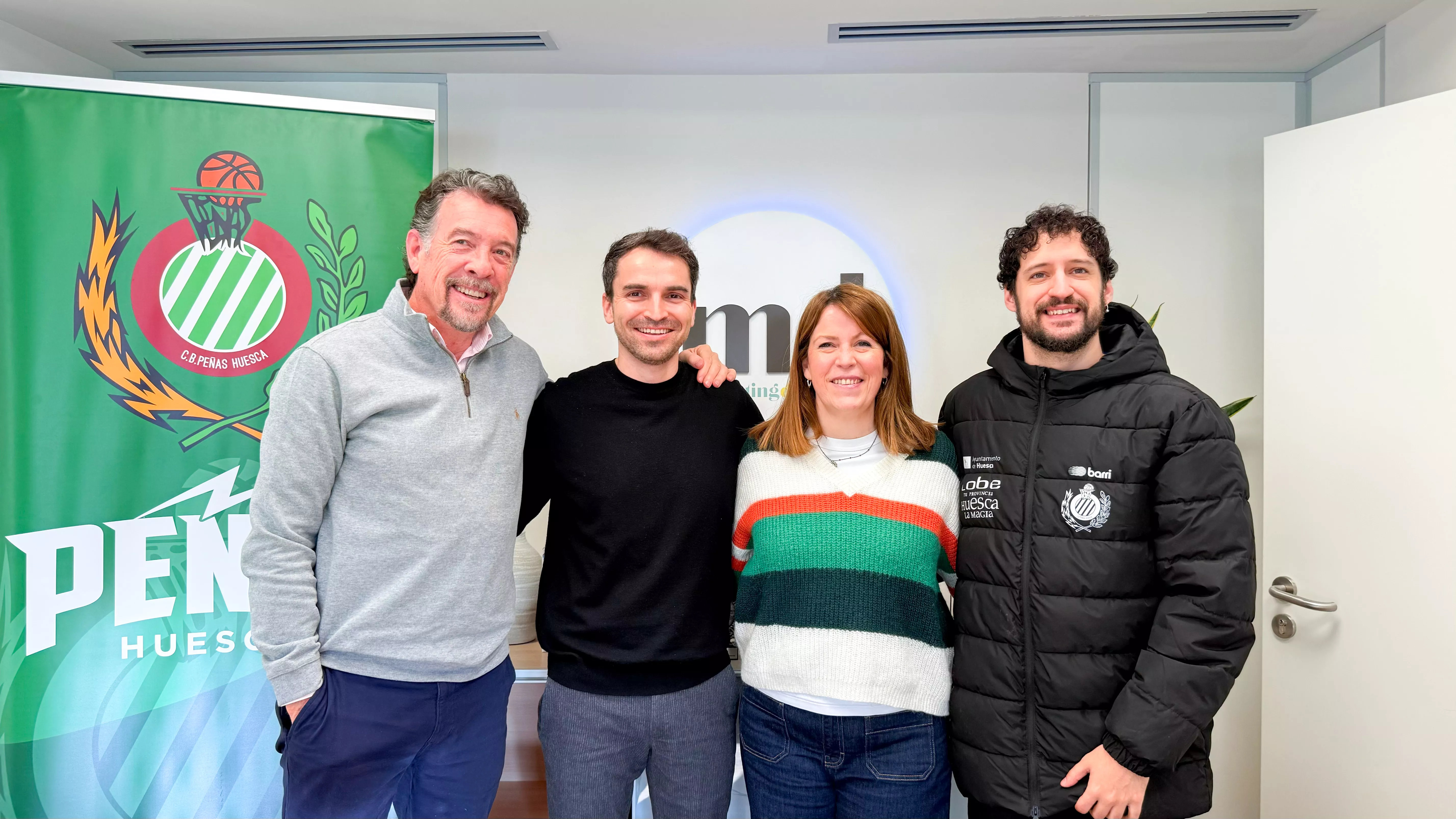 Luis Périz, Fernando López, Alicia Pac y Santi Cerdán en Marketing Divertido donde se ha presentado el partido Benicarló Lobe Huesca la Magia