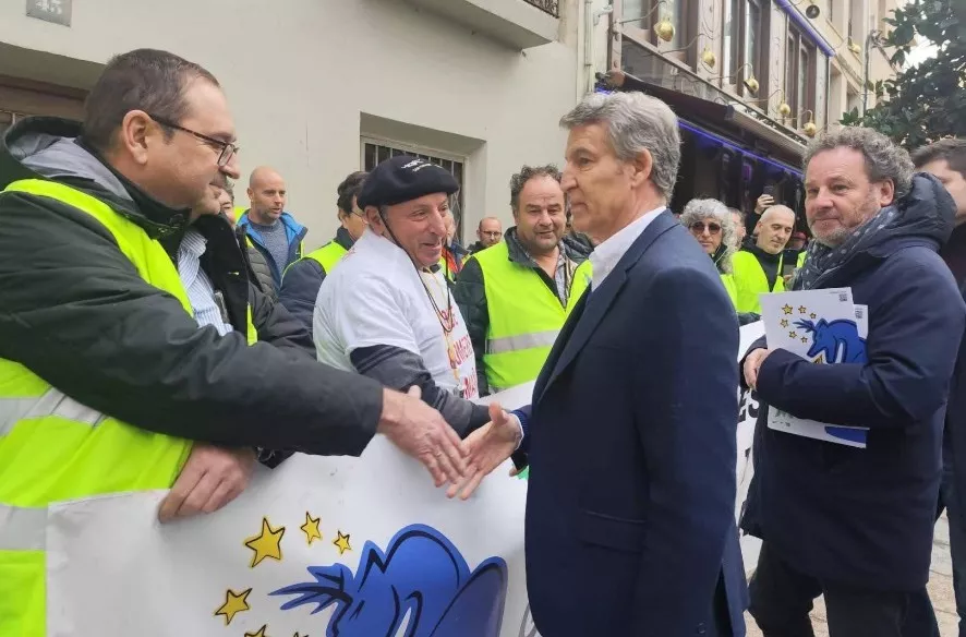Feijóo, con agricultores en Binéfar