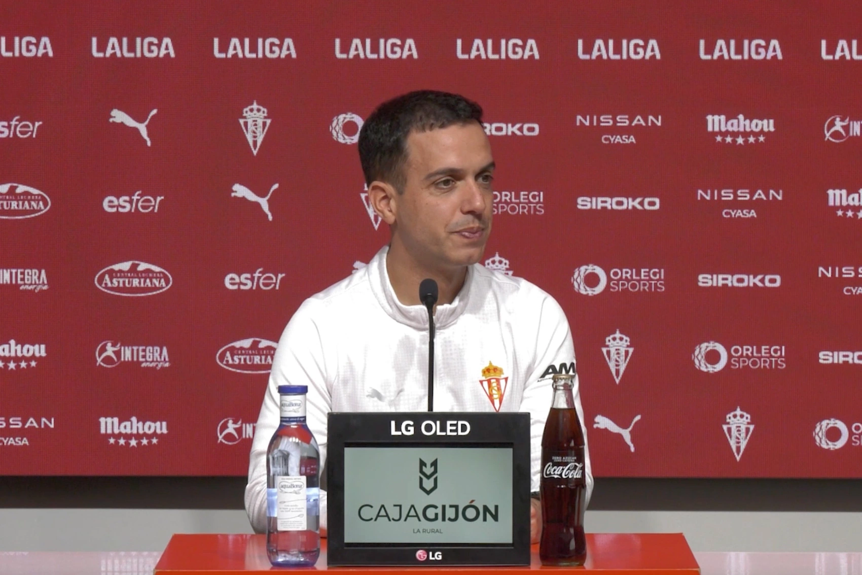 Borja Jiménez, entrenador del Sporting, en la previa del partido ante el Huesca.