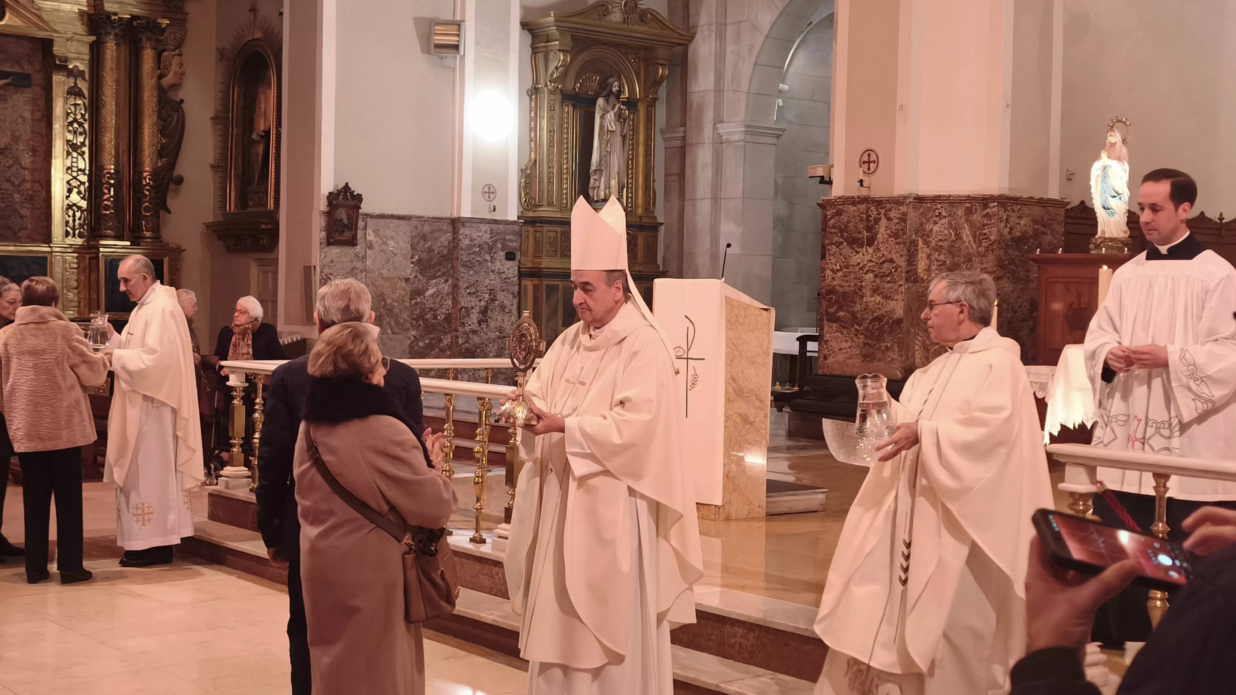 Centenario de la capilla dedicada a la Virgen de Lourdes en la Basílica de San Lorenzo. Foto María José Sampietro