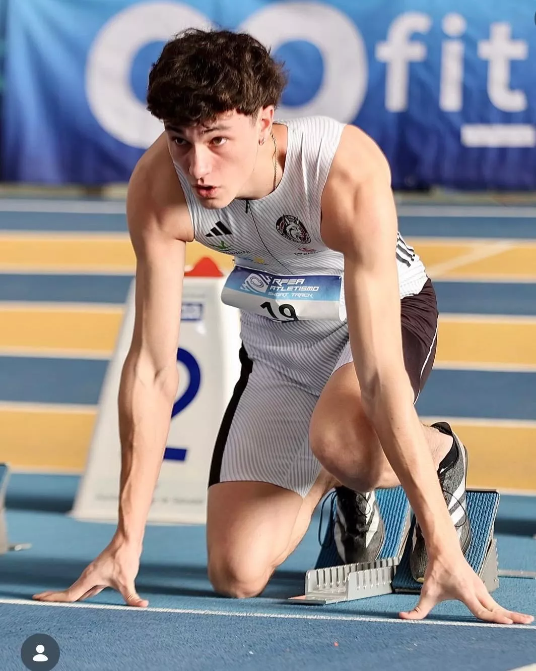 Arturo Armisén en los tacos de salida.