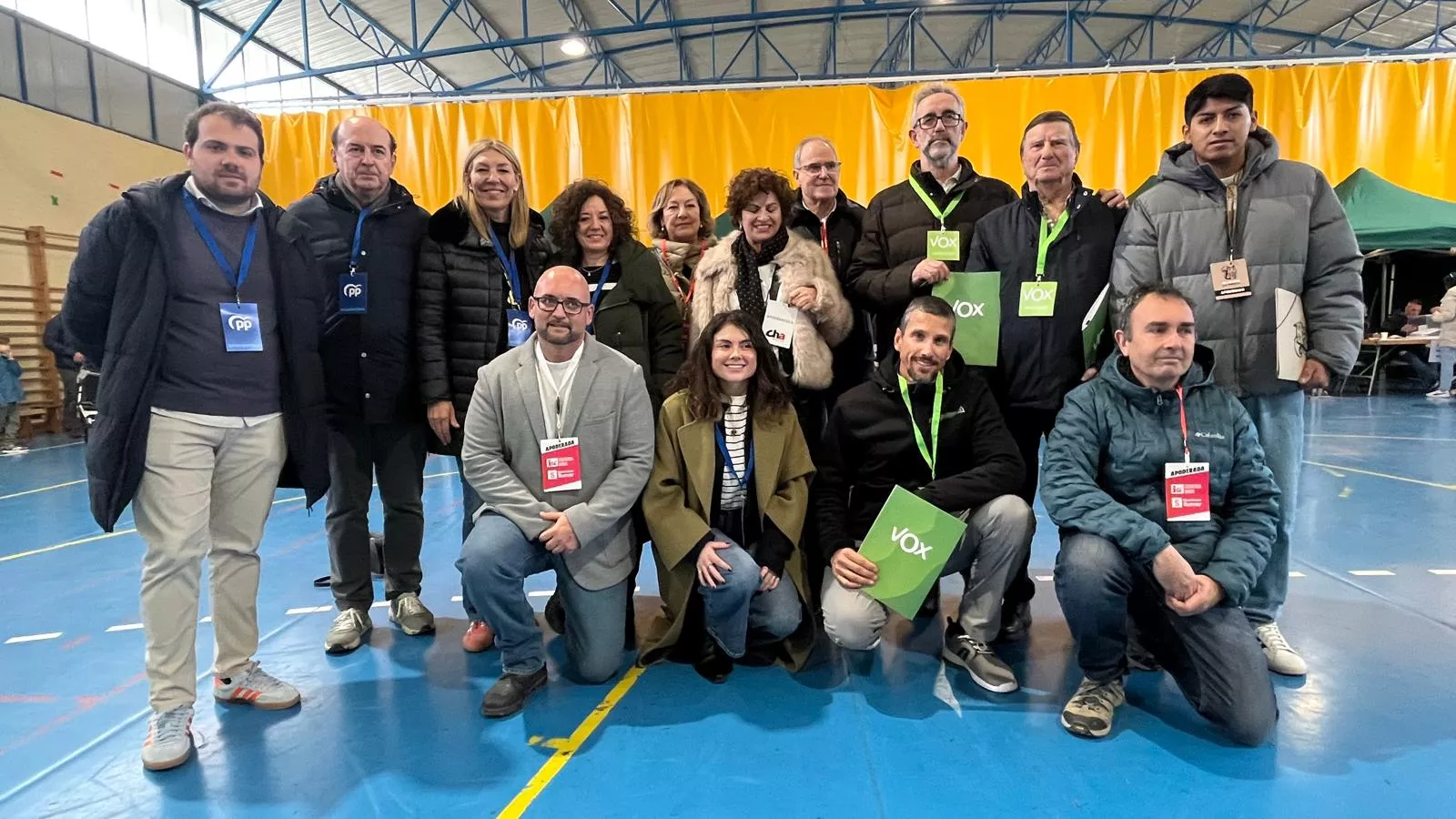 Apoderados en el colegio electoral del Sancho Ramírez. Foto Mercedes Manterola