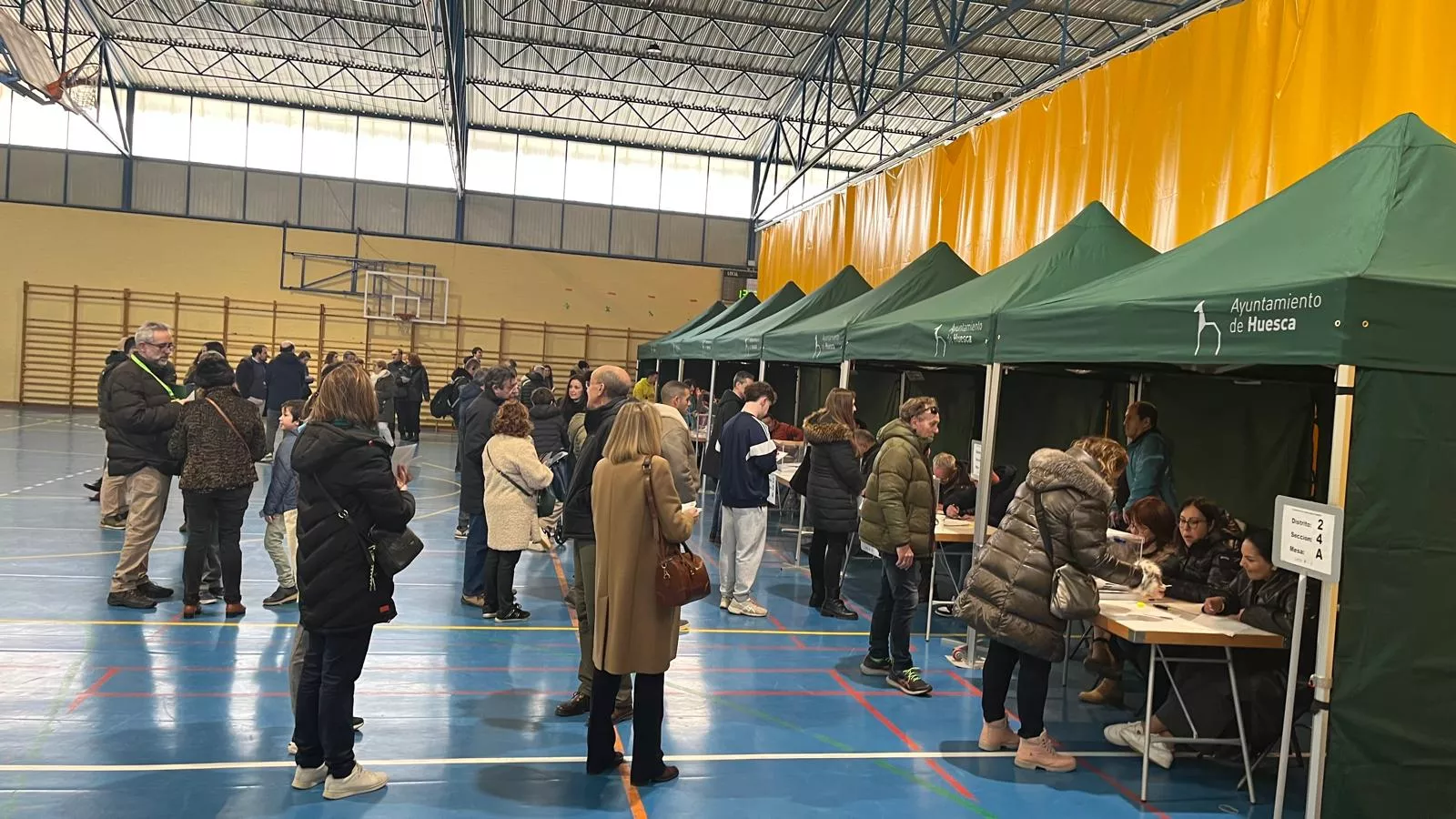 Votación en el colegio electoral del Sancho Ramírez. Foto Mercedes Manterola