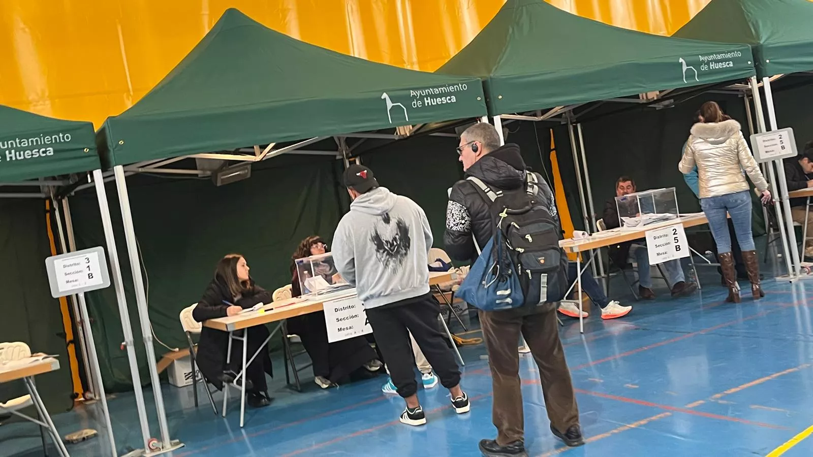 Votación en el colegio electoral ubicado. Foto Mercedes Manterola