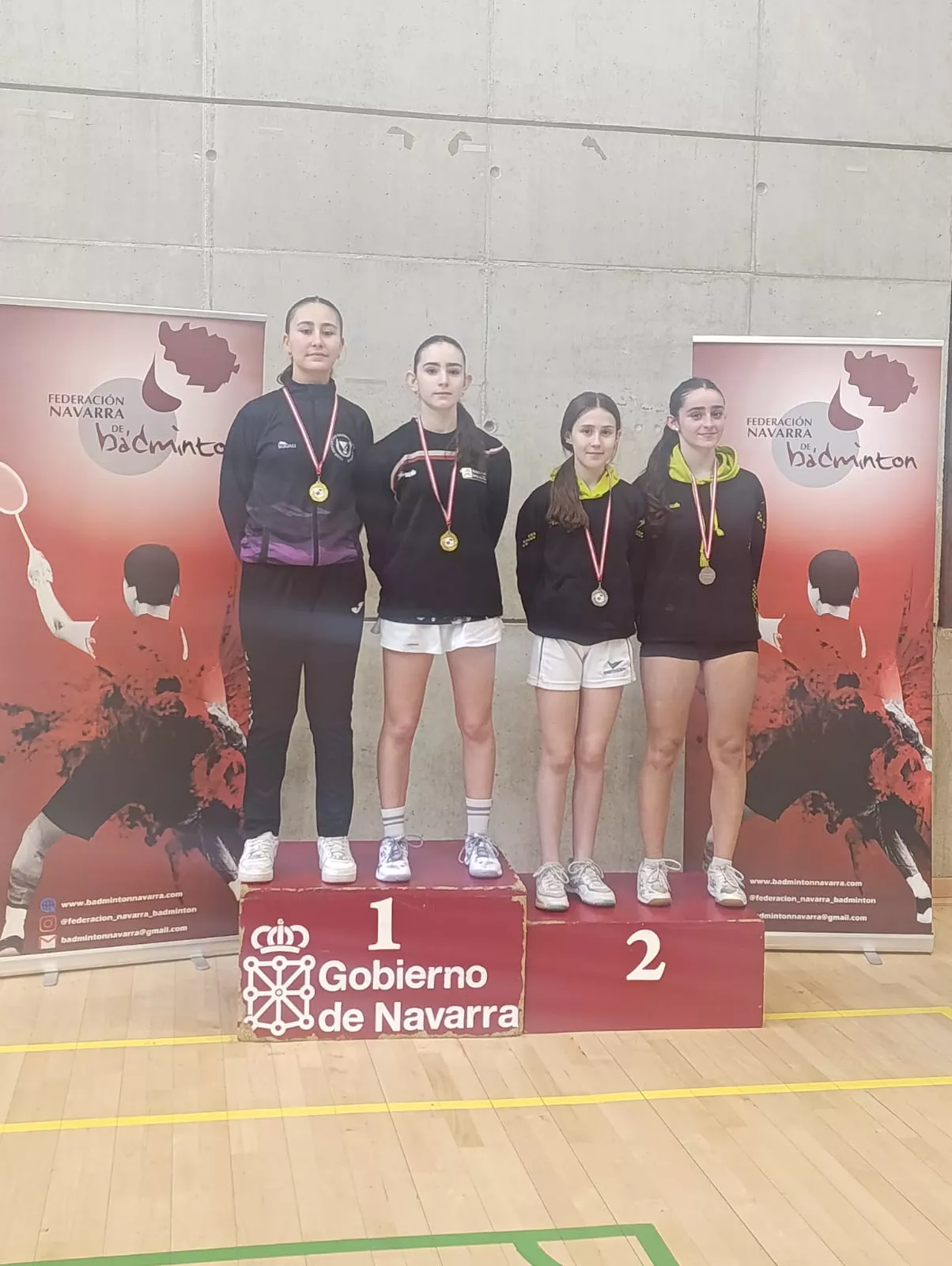 Emma Nievedes campeona de dobles femenino en Estella.