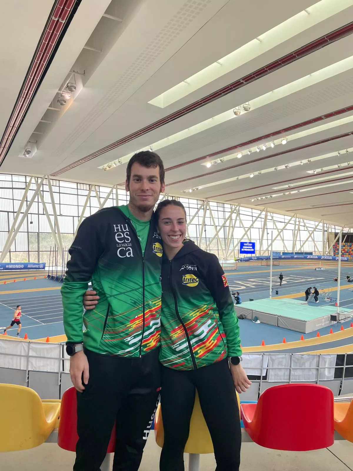 Marta Fontán con su entrenador, Xavi Brusel, tras la final.