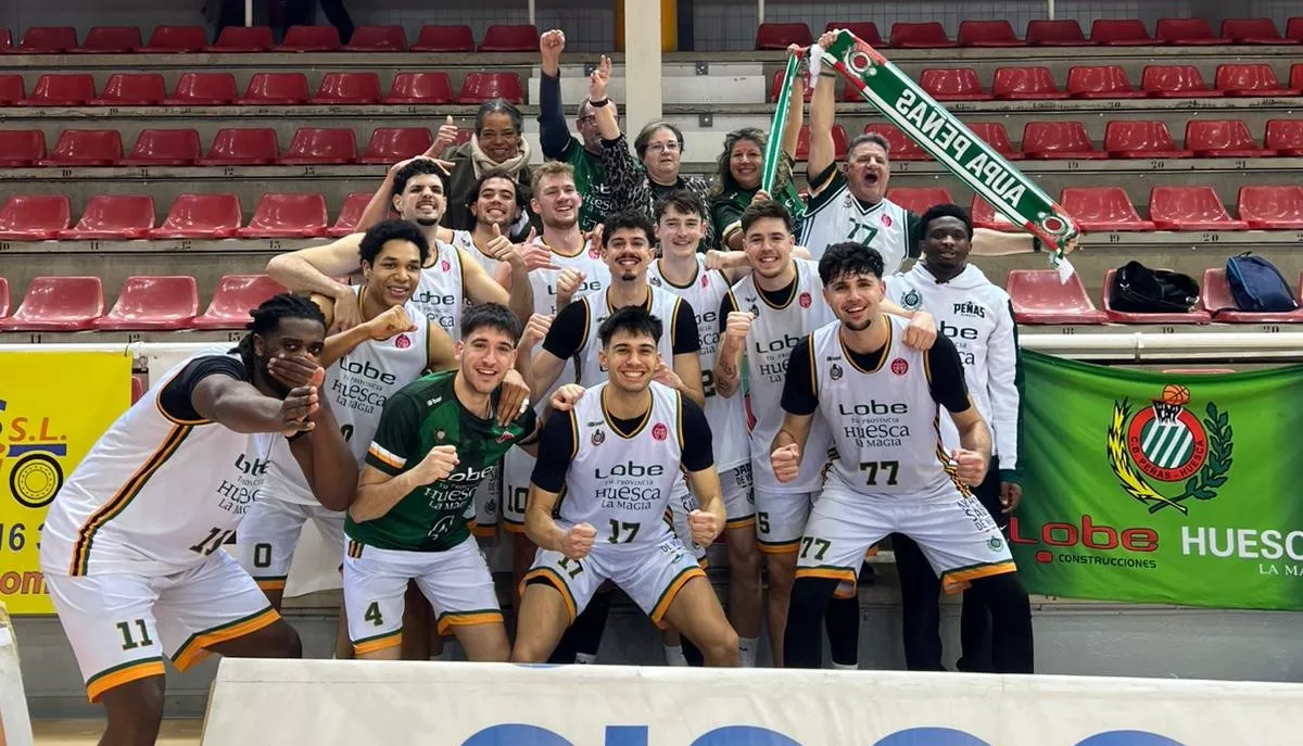 Los jugadores de Lobe Huesca la Magia tras el partido
