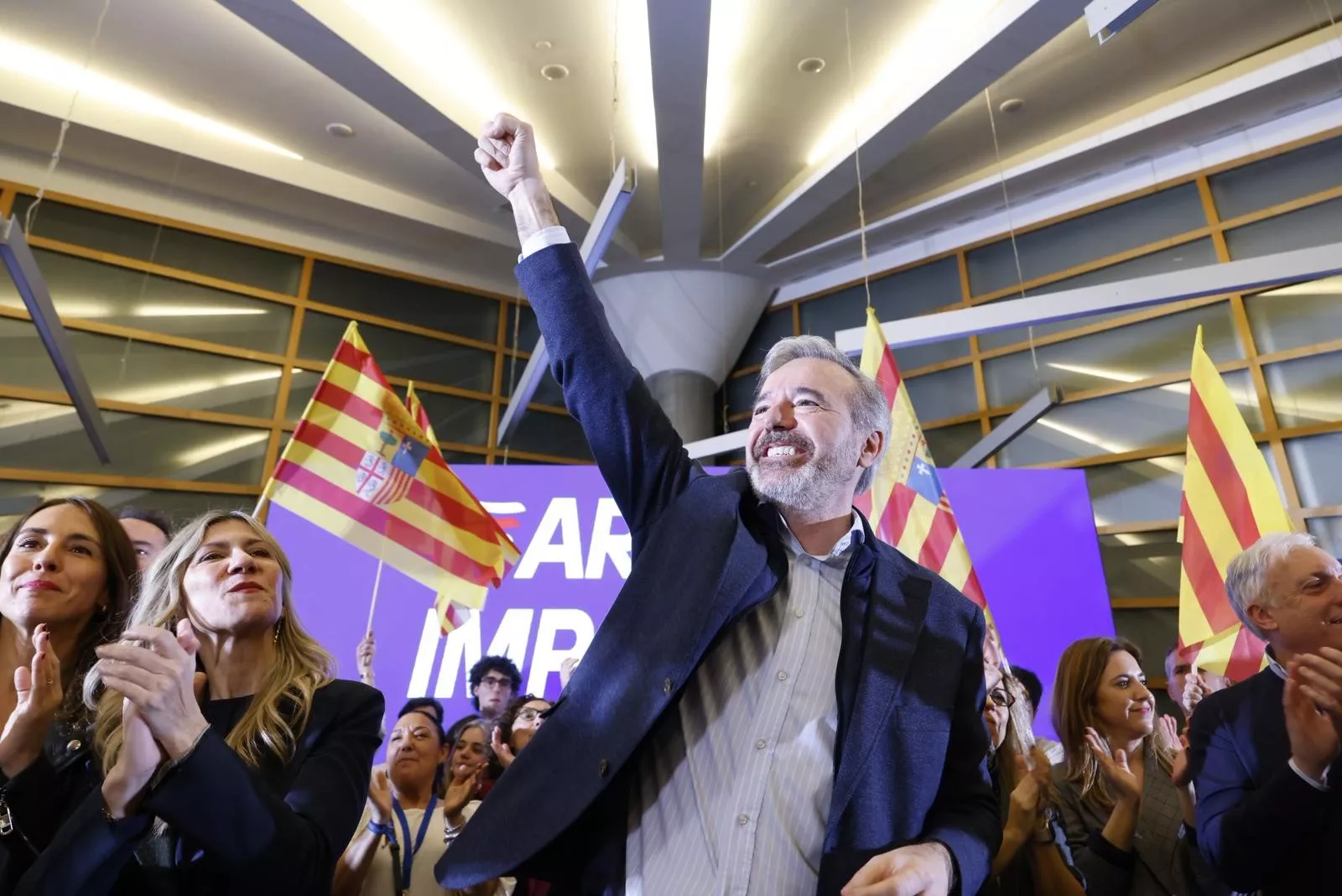 Jorge Azcón celebra la victoria del 8F